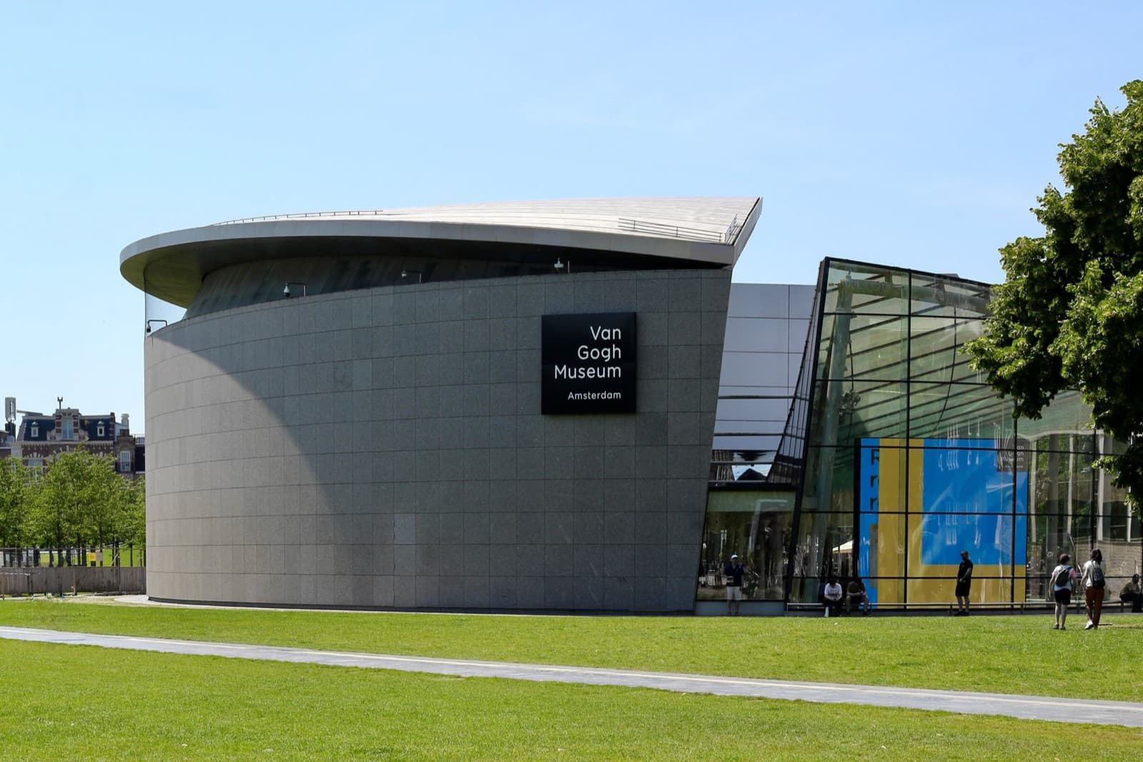 Van Gogh Museum: the Kurokawa wing and the glass hall over the Museumplein lawn
