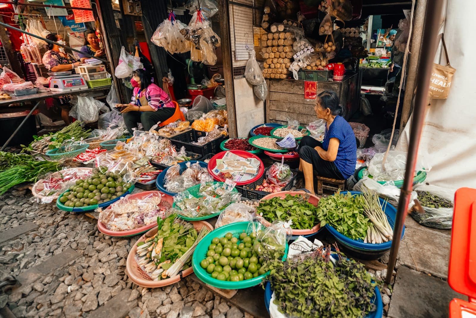 What to Eat in Phuket: The Local Dishes and Where They Come From