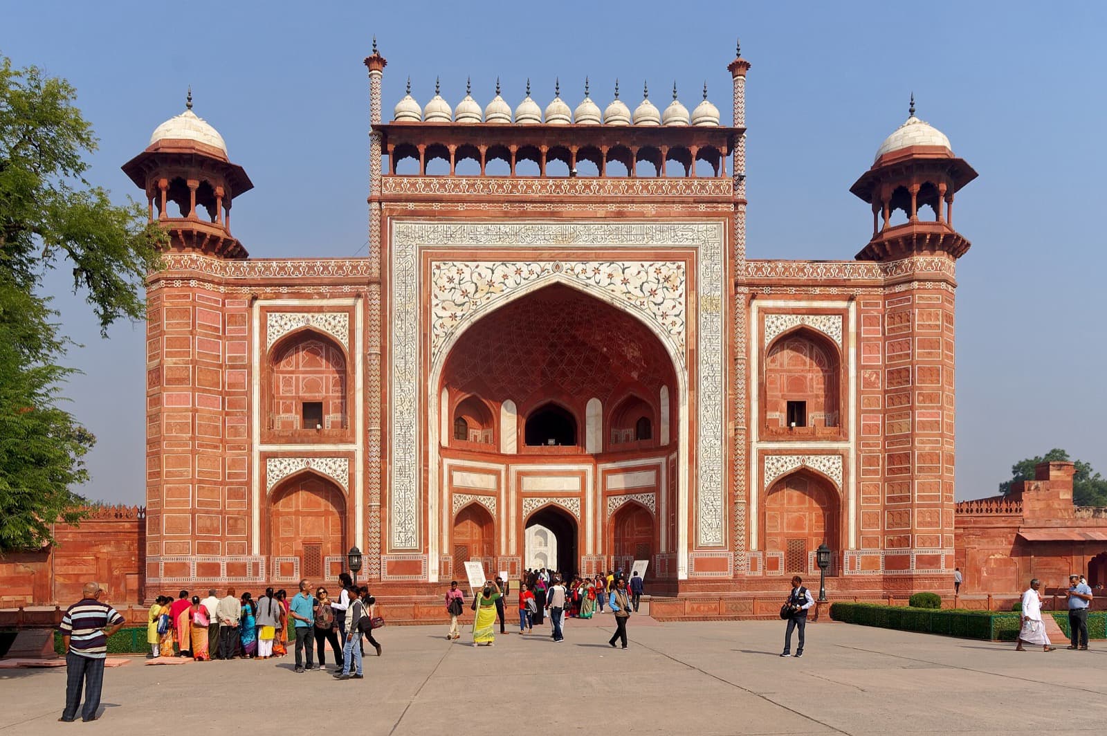 The Great Gate of the Taj Mahal: Why the Darwaza-i Rauza Was Built Dark