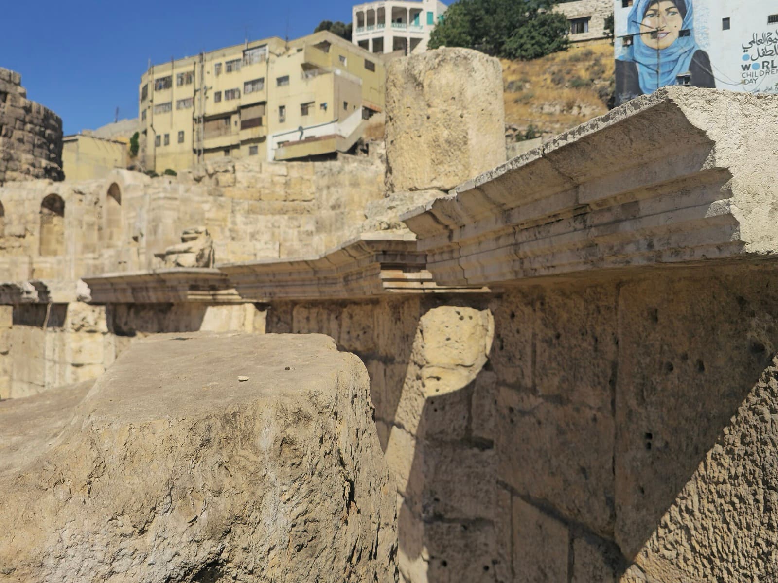 The Roman Nymphaeum of Amman: A Marooned Fountain in the Souk