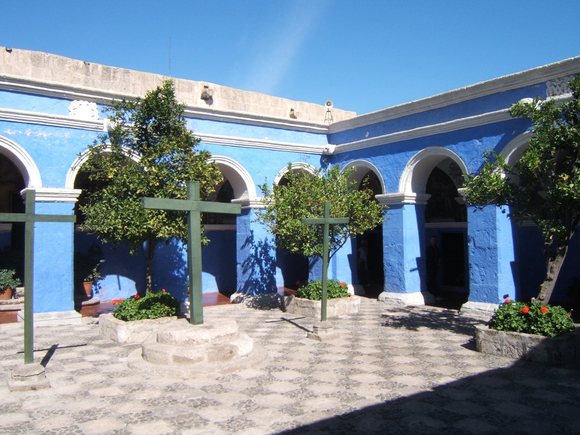 Claustro de los Naranjos: A Picture Book in Indigo