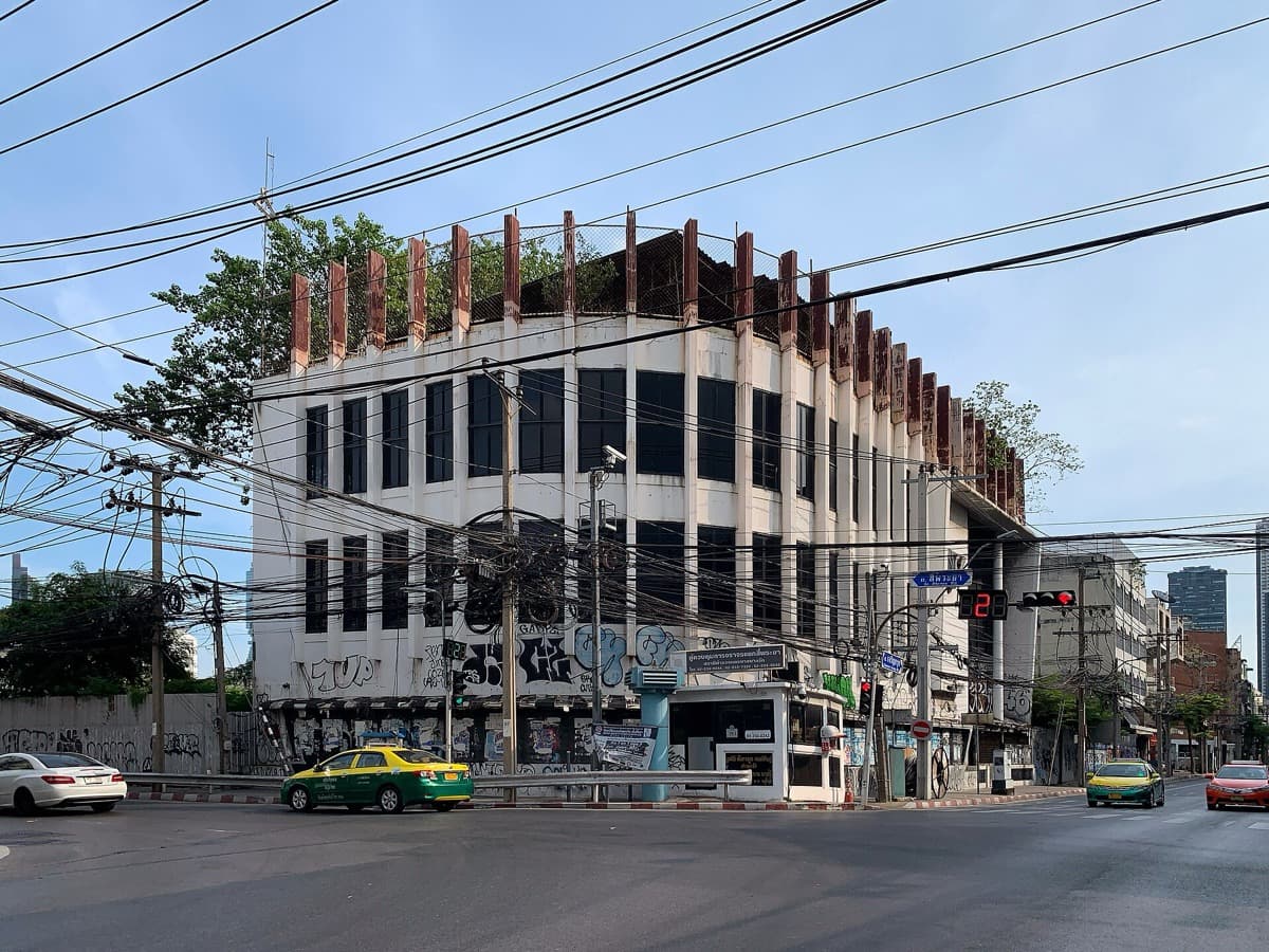 Charoen Krung Road: How Siam's First Modern Street Built a Colonial-Looking Quarter That Was Never a Colony
