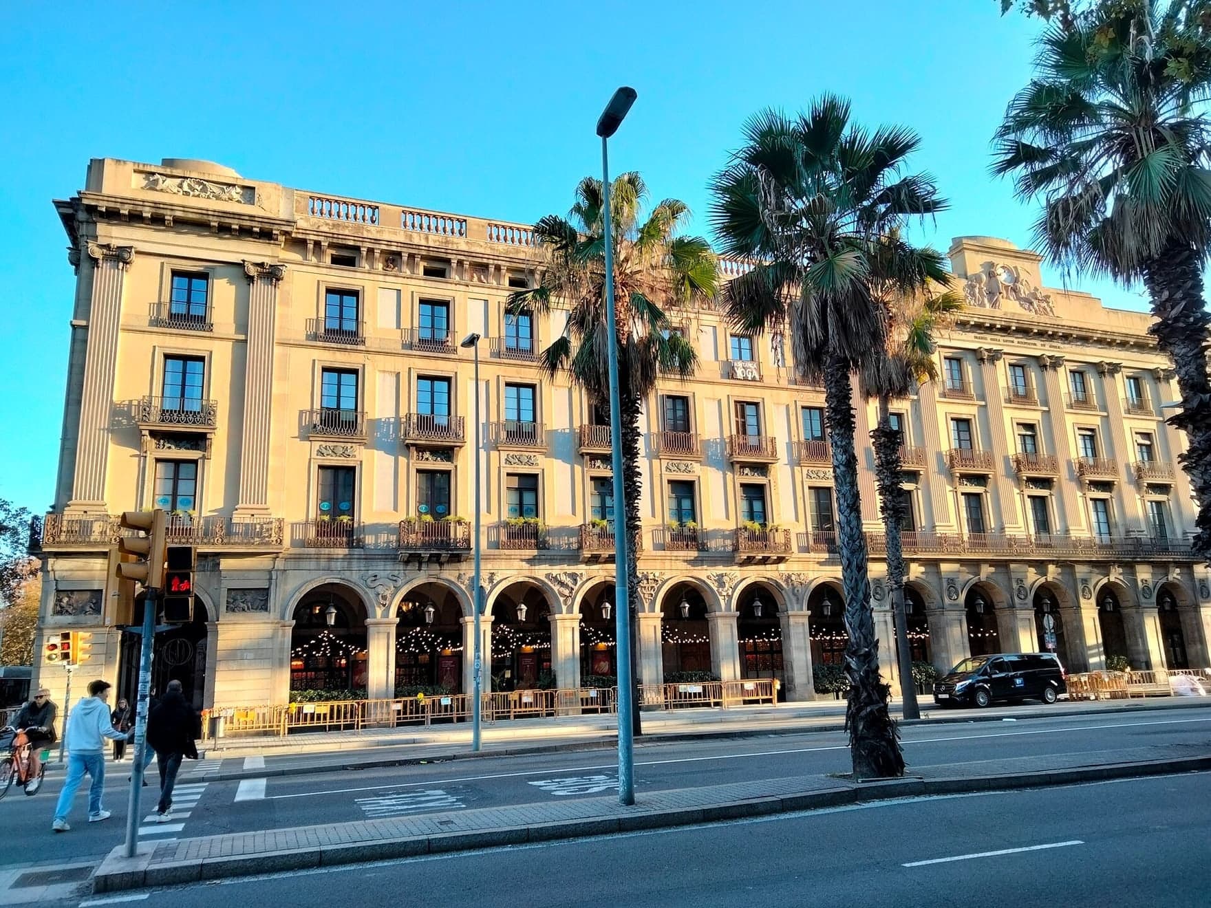 Llotja de Mar and Porxos d'en Xifré: Merchants' Corner