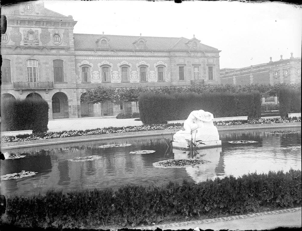 Plaça d'Armes and the Parliament