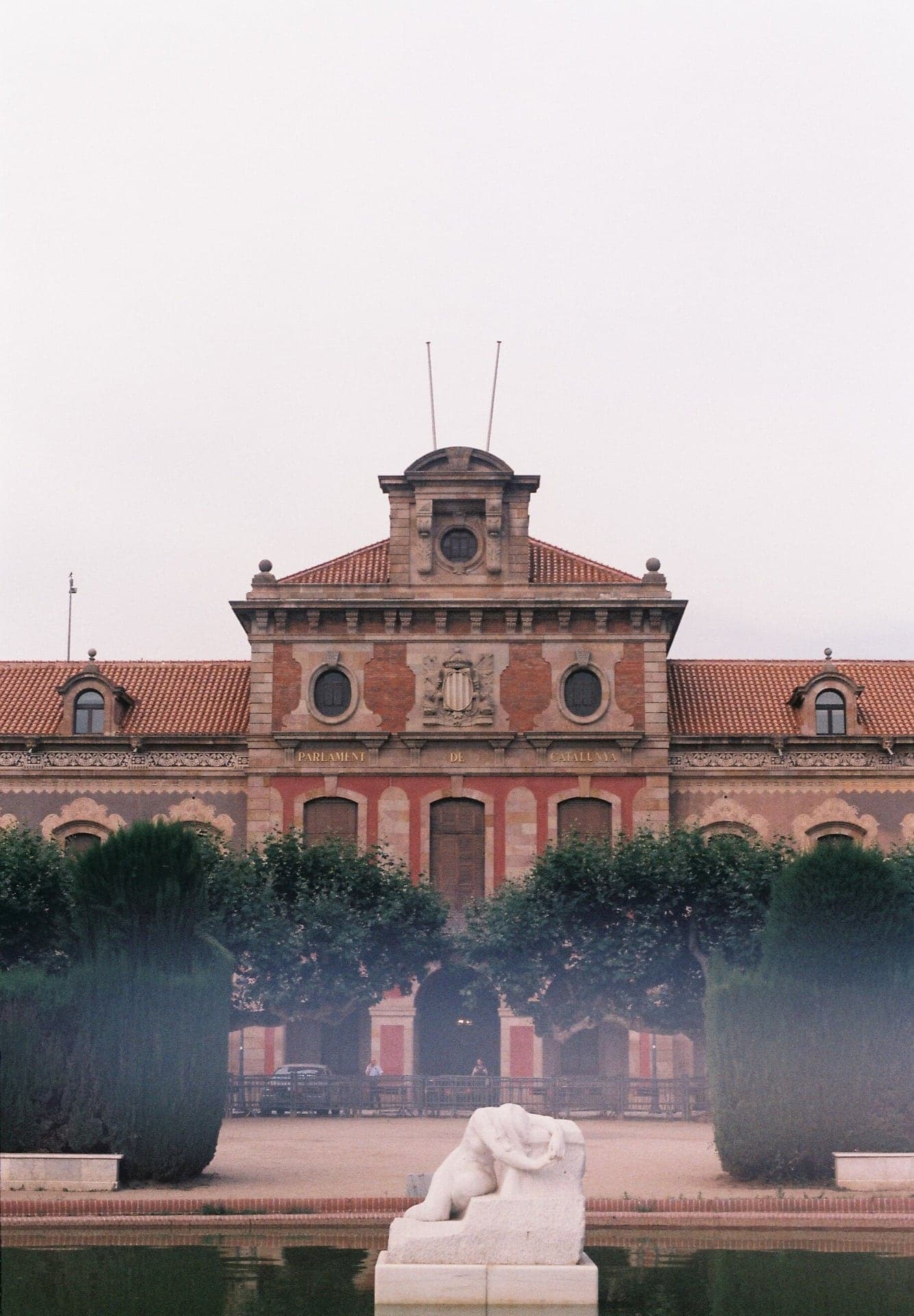 Plaça d'Armes and the Parliament