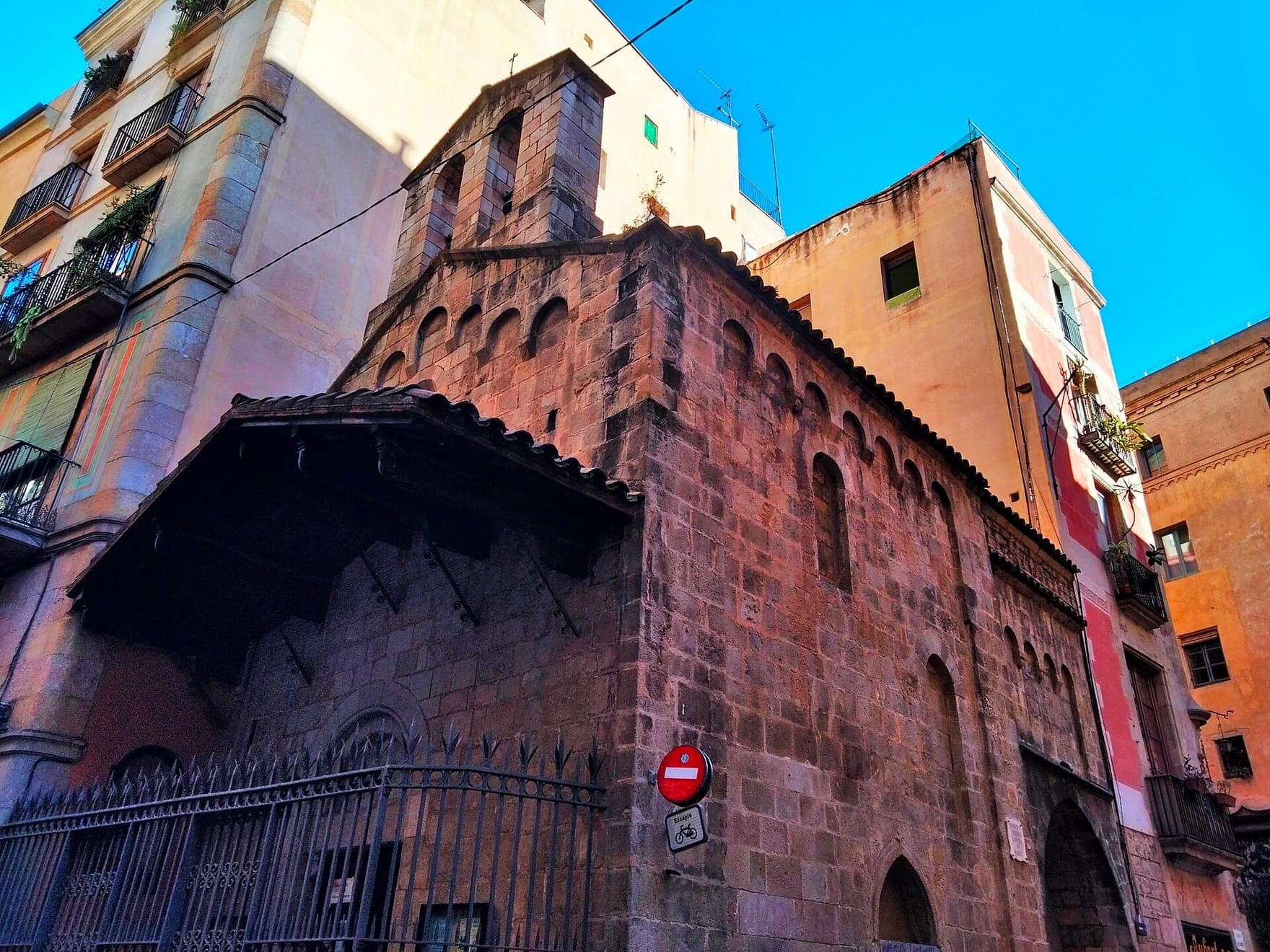 Capella d'en Marcús: A Chapel by the Old Road