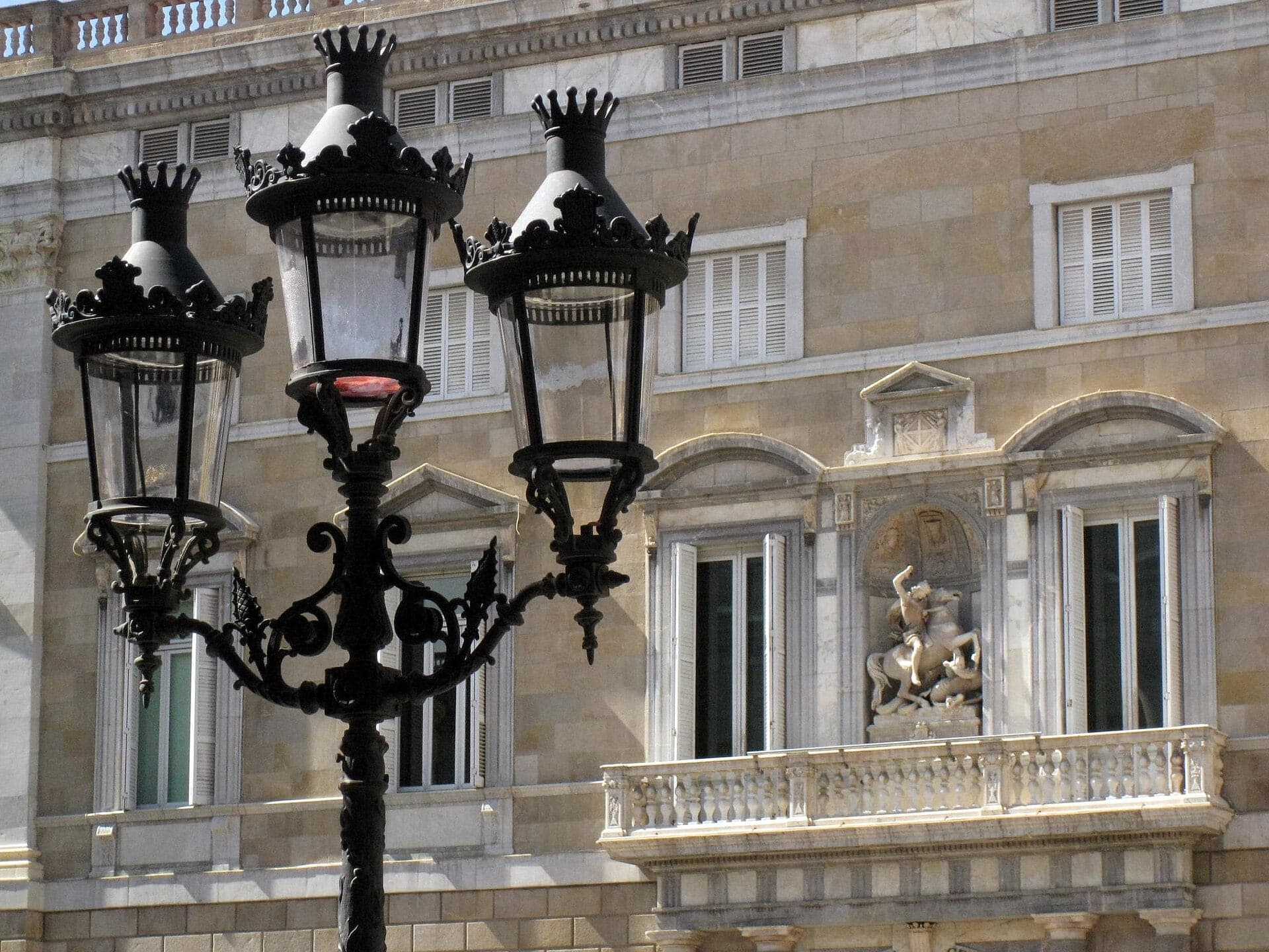 Plaça de Sant Jaume: Two Governments