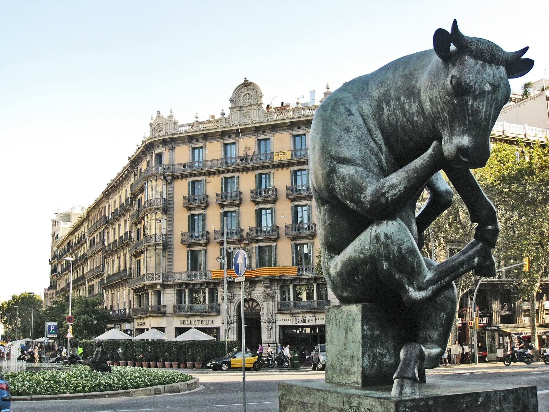 Rambla de Catalunya: The Thinking Bull