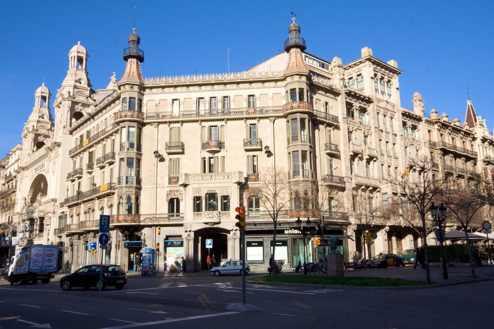 Rambla de Catalunya: The Thinking Bull