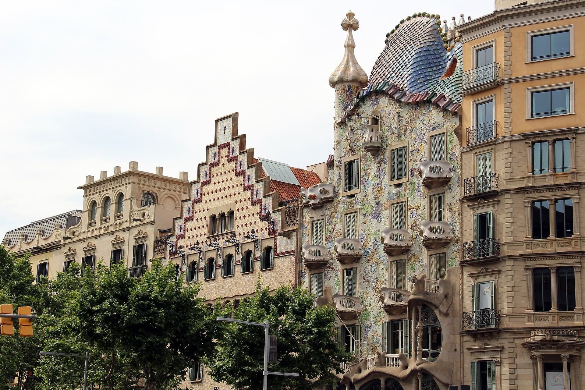 Casa Batlló and Casa Amatller: Two Answers Side by Side