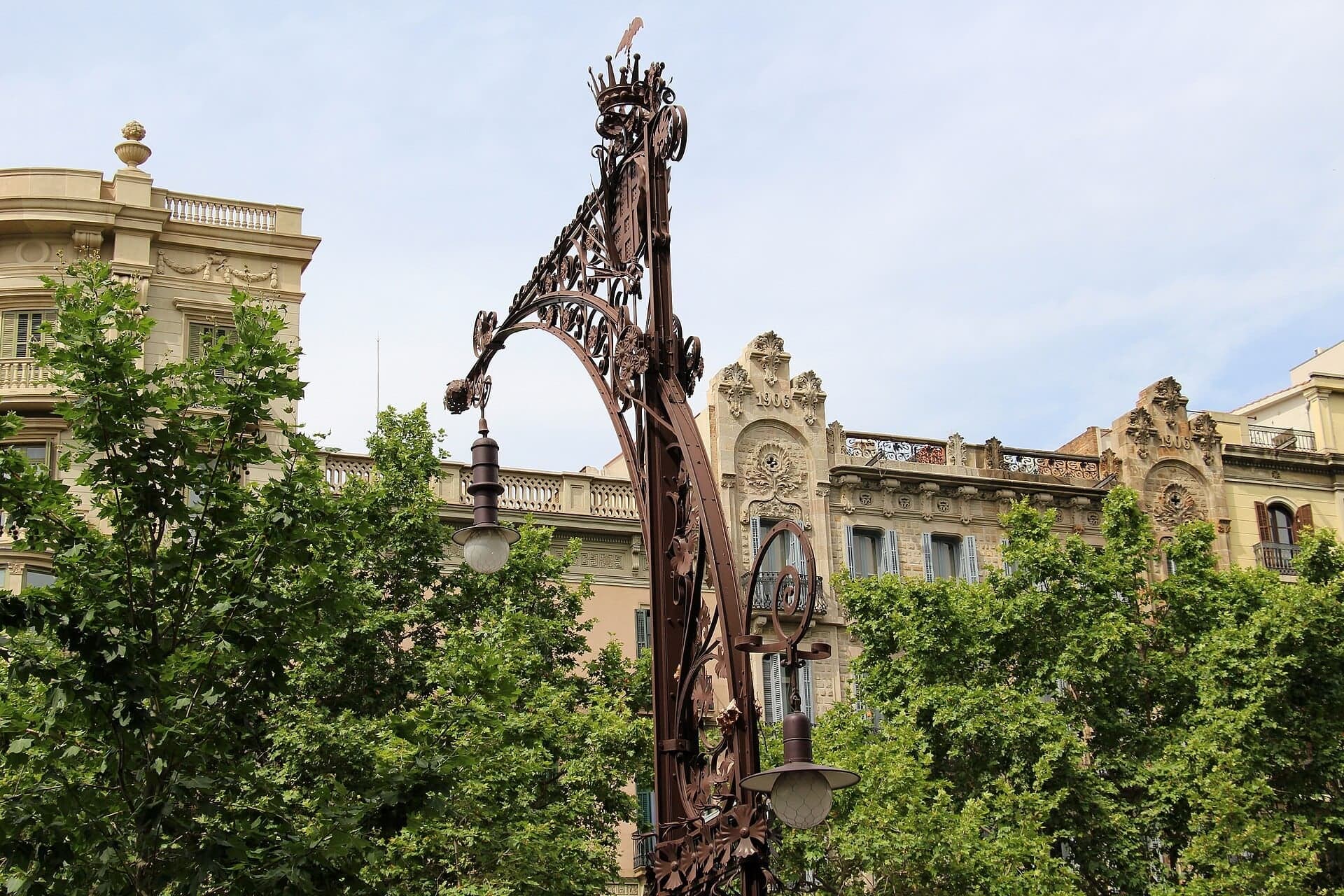 Passeig de Gràcia at València: The Cut Corner