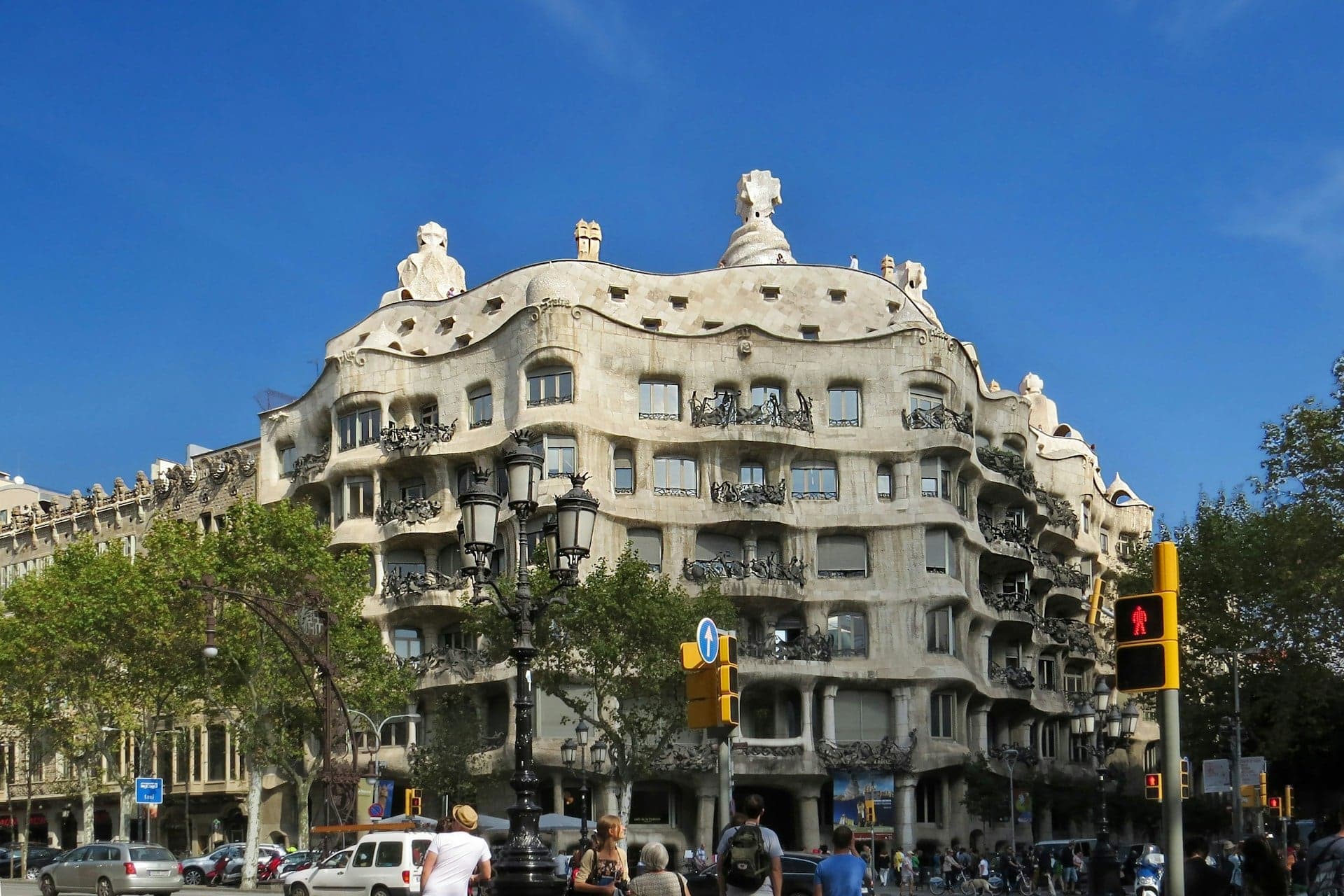 La Pedrera: Too Big for the Rules