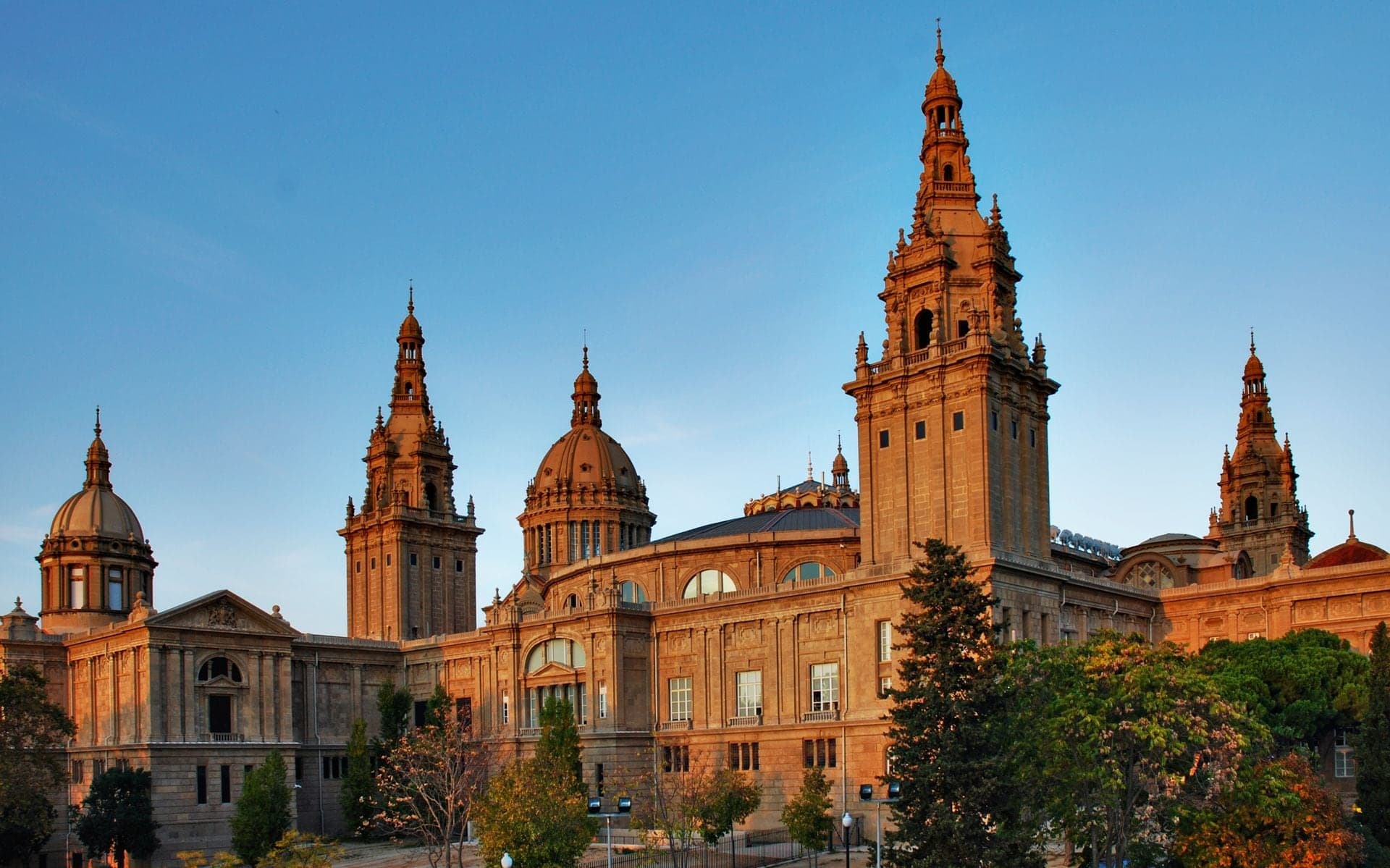 Palau Nacional Terrace: The Whole Stage Below
