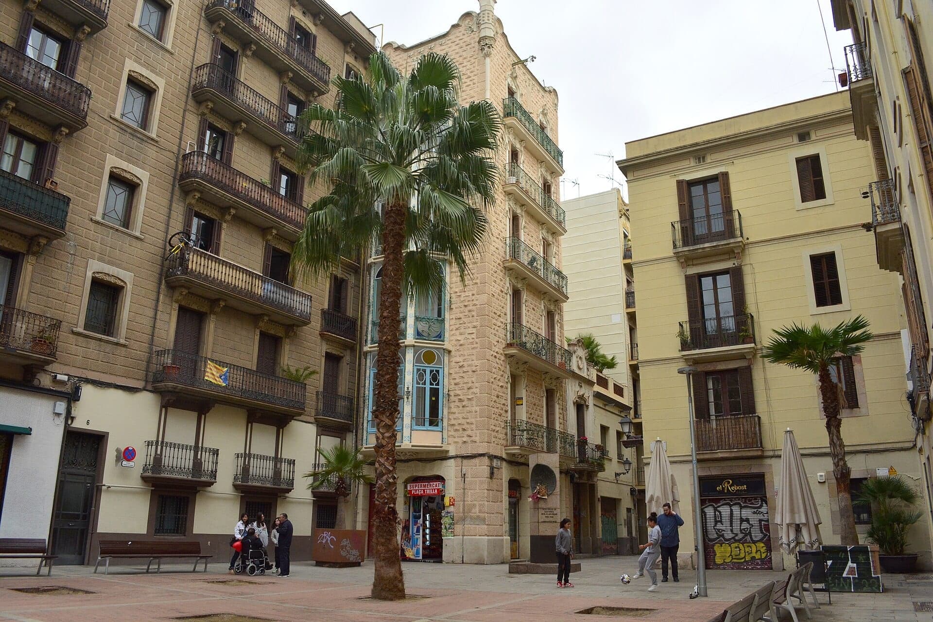 Plaça de la Virreina: The Vicereine's Square