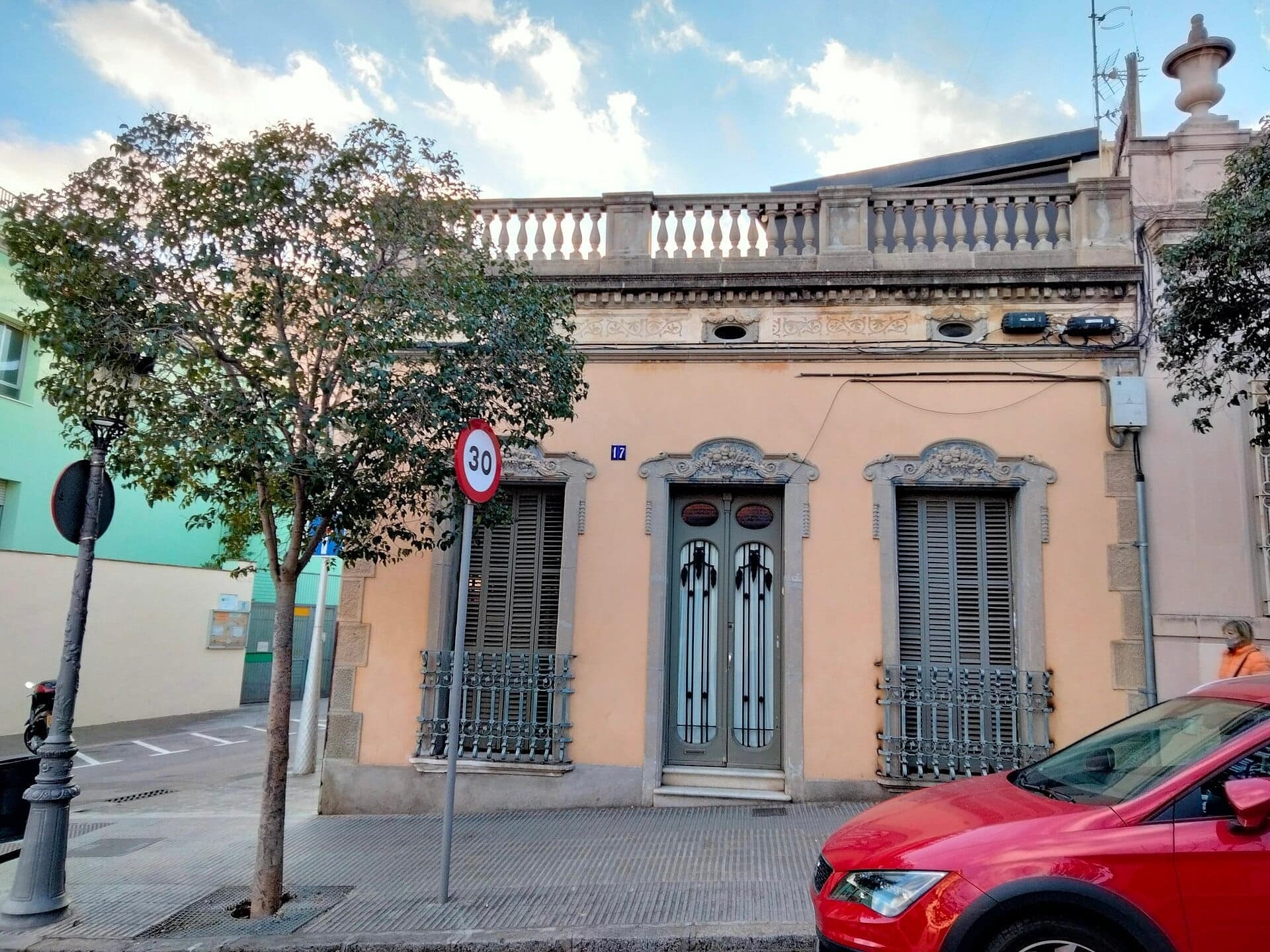 Carrer de Larrard: Too Steep for a Tram