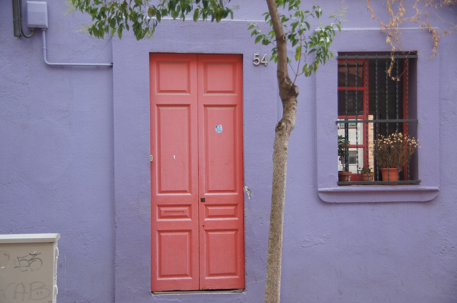 Carrer de Larrard: Sixty Plots, Two Houses
