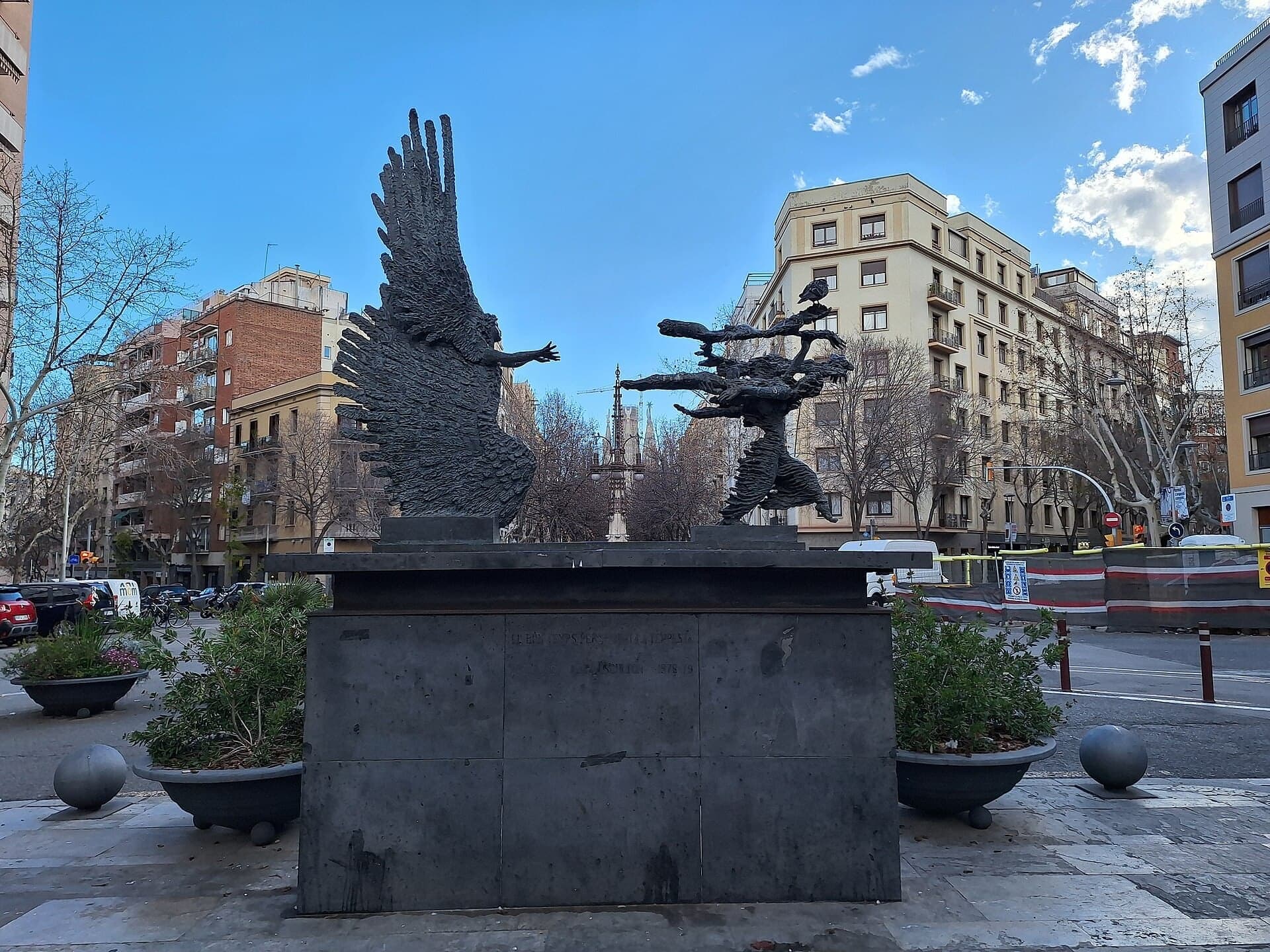 Avinguda de Gaudí: Fenosa's Bronze