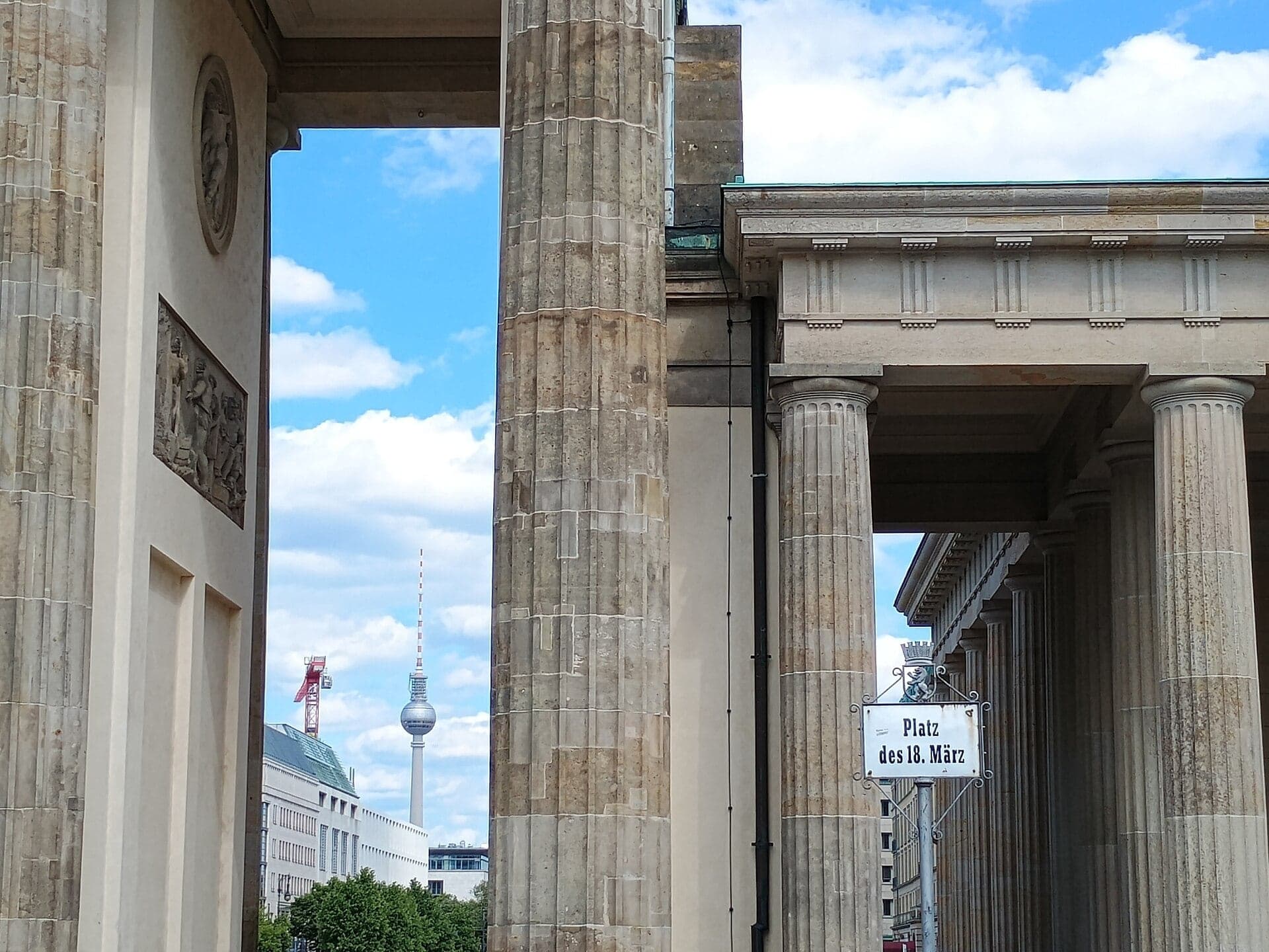 Brandenburg Gate: Peace Gate, Frontier, Stage