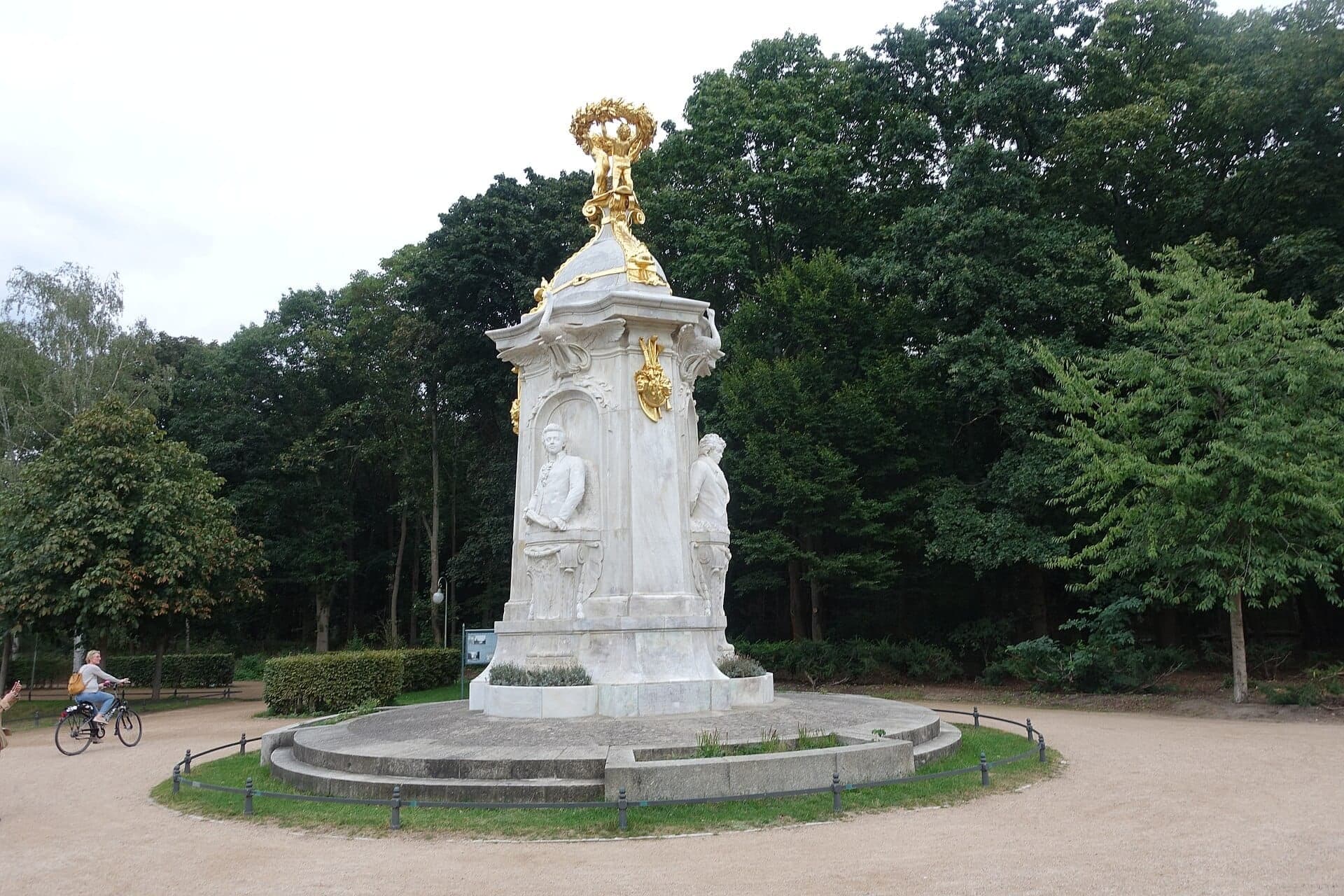 Beethoven-Haydn-Mozart Monument: The Musicians' Stove
