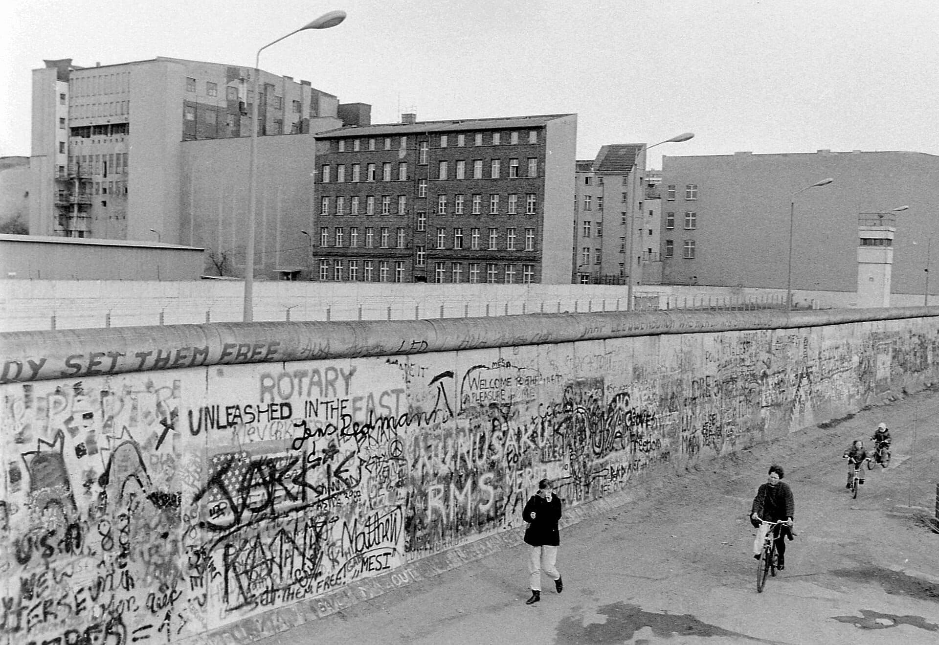 Zimmerstrasse: Living on the Line
