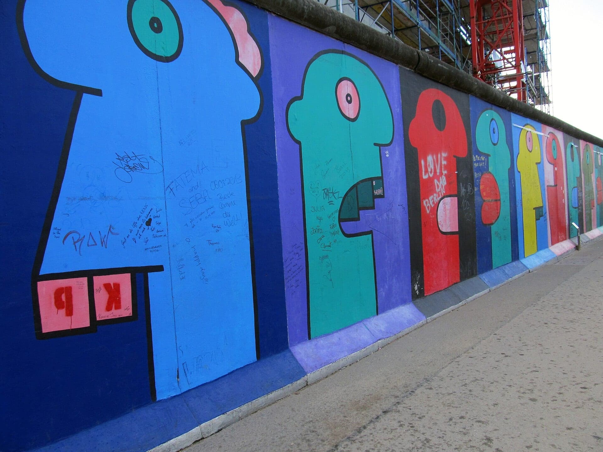 Thierry Noir: Heads on the Other Side
