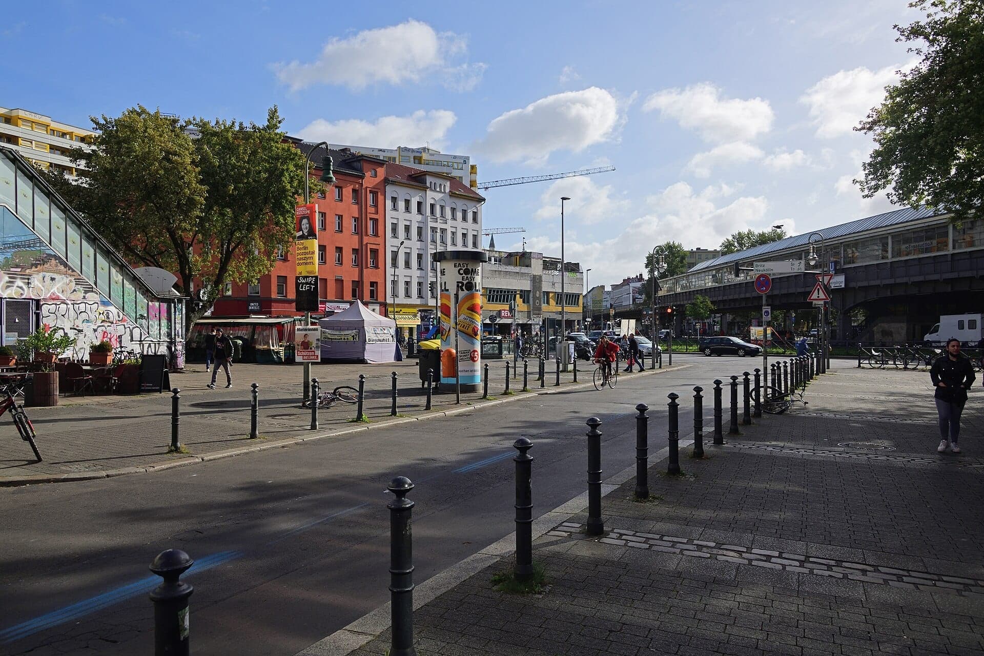 Kottbusser Tor: A Station Over a Square