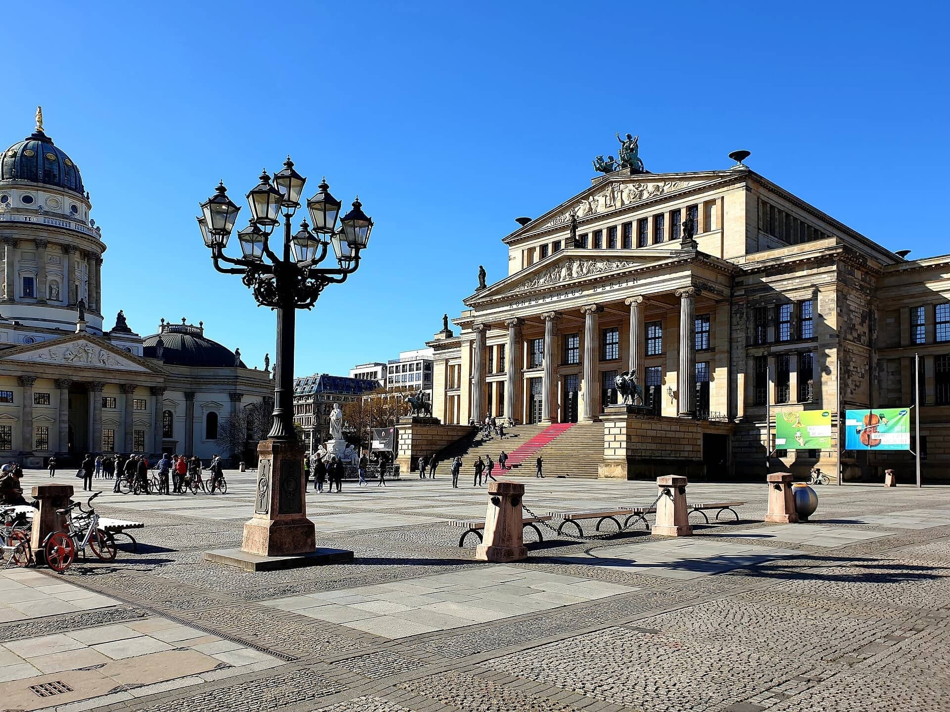 Gendarmenmarkt: Towers Built as Scenery