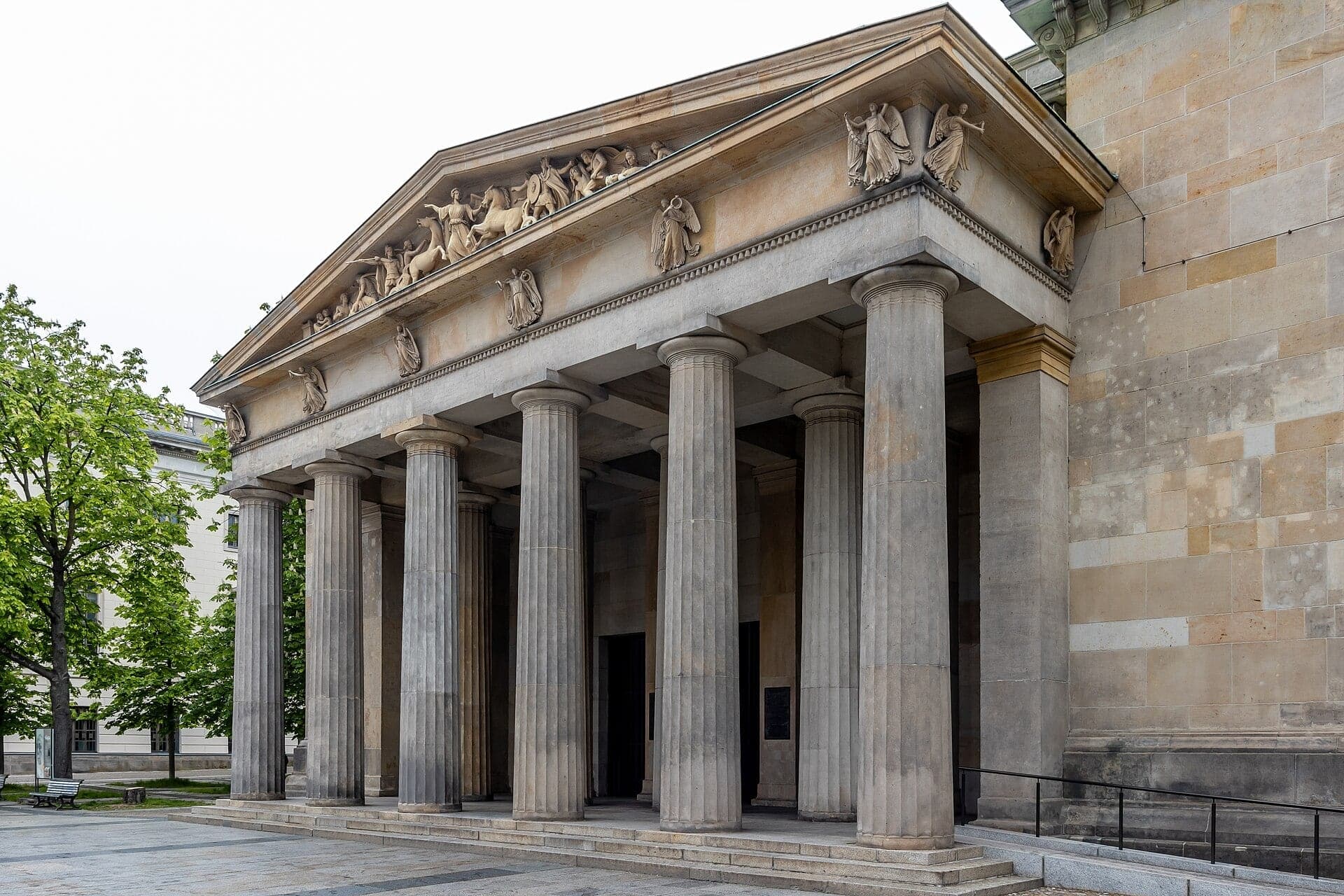 Neue Wache: A Roman Fort on the Avenue