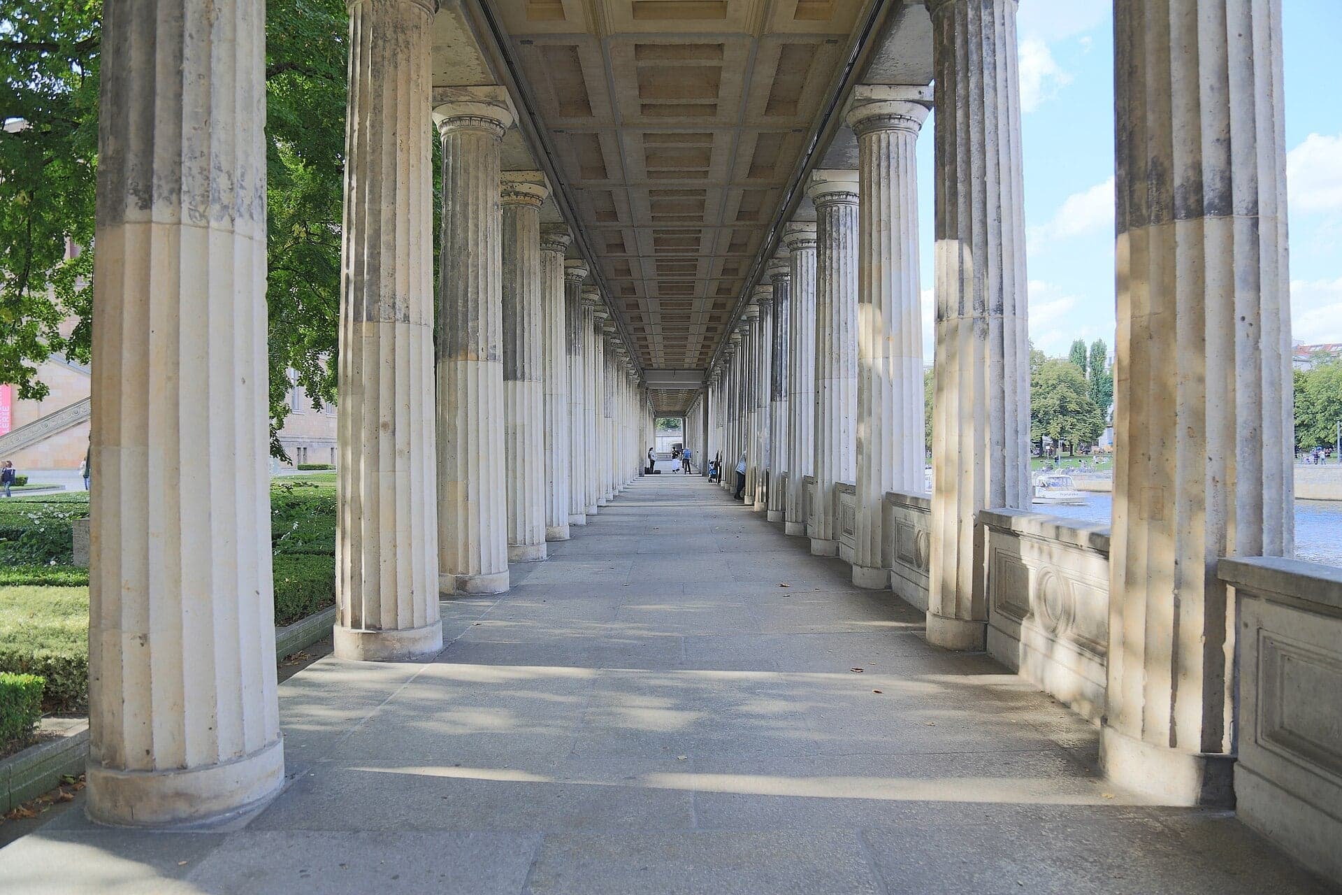 Kolonnadenhof: The Repairs Left Showing