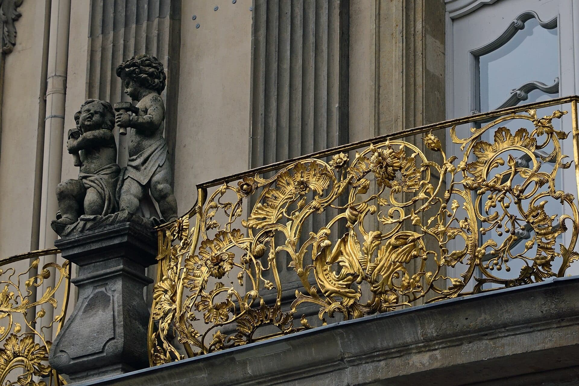 Ephraim-Palais: Three Thousand Stored Stones