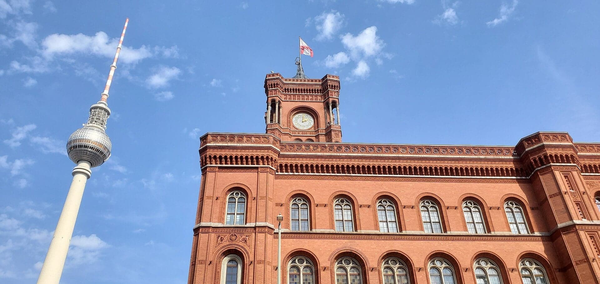 Rotes Rathaus: Red for the Brick