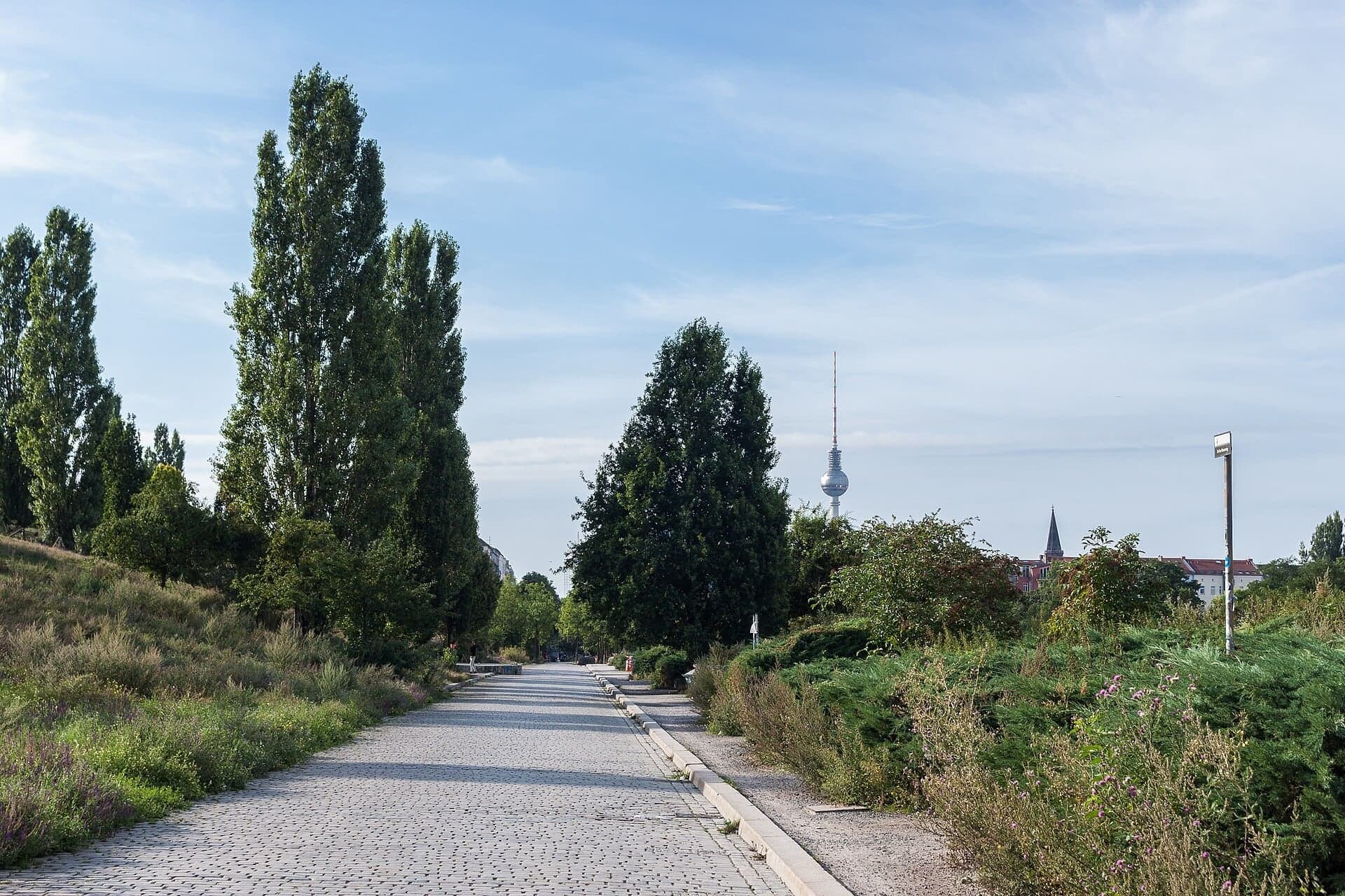 Mauerpark Hilltop: From Border Strip to Lawn