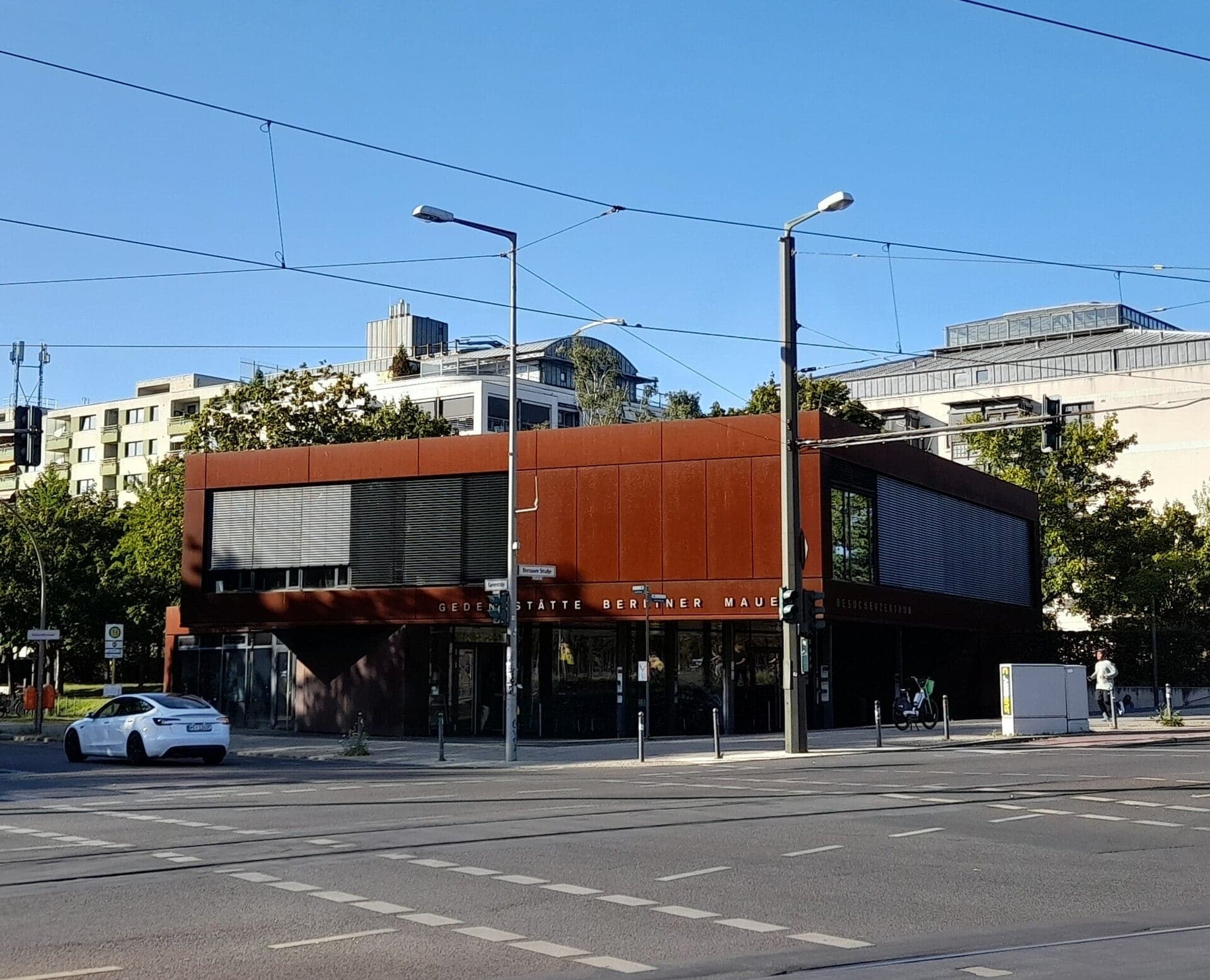 Nordbahnhof: A Station with Two Doors