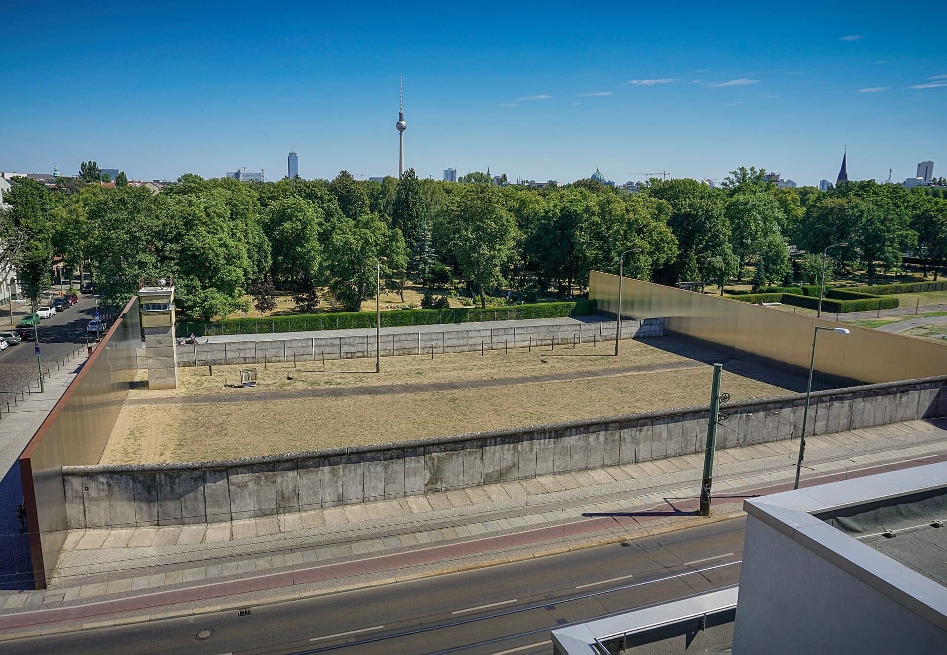 Border Strip and Watchtower: The Wall in Section