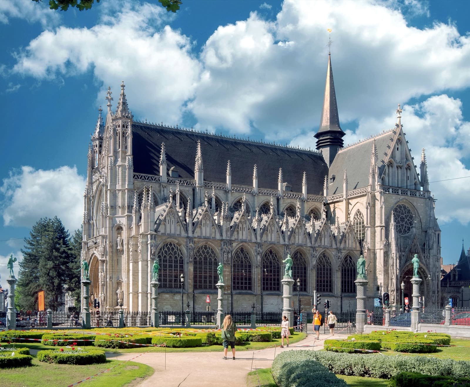 The Petit Sablon: The Guilds' Garden and the Beheaded Counts