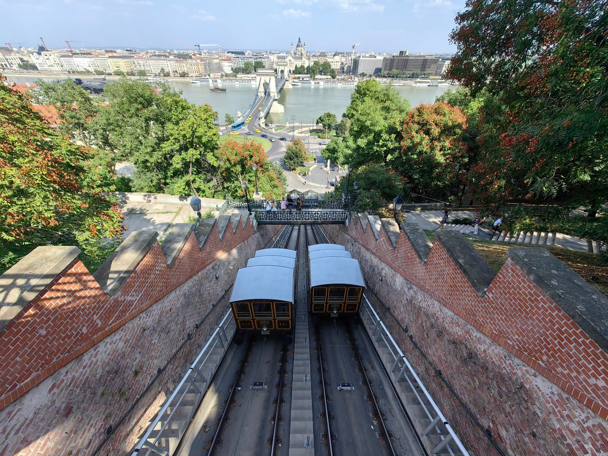 Clark Ádám tér: The Zero Kilometre Stone