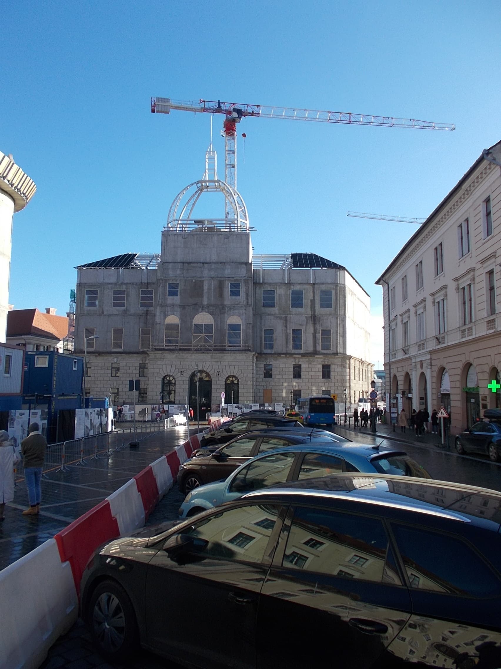 Dísz tér: The Honvéd Headquarters