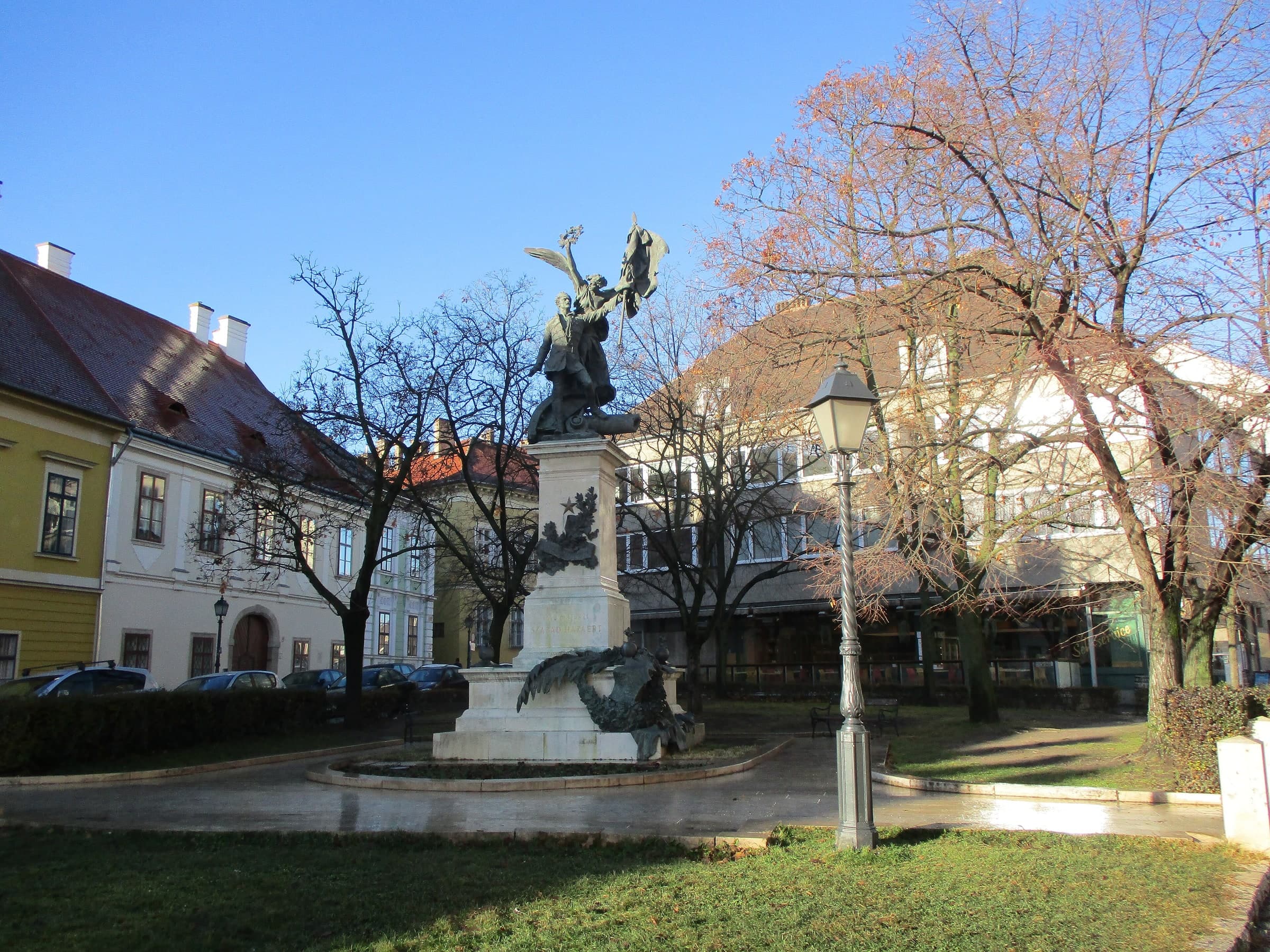 Dísz tér: The Honvéd Headquarters