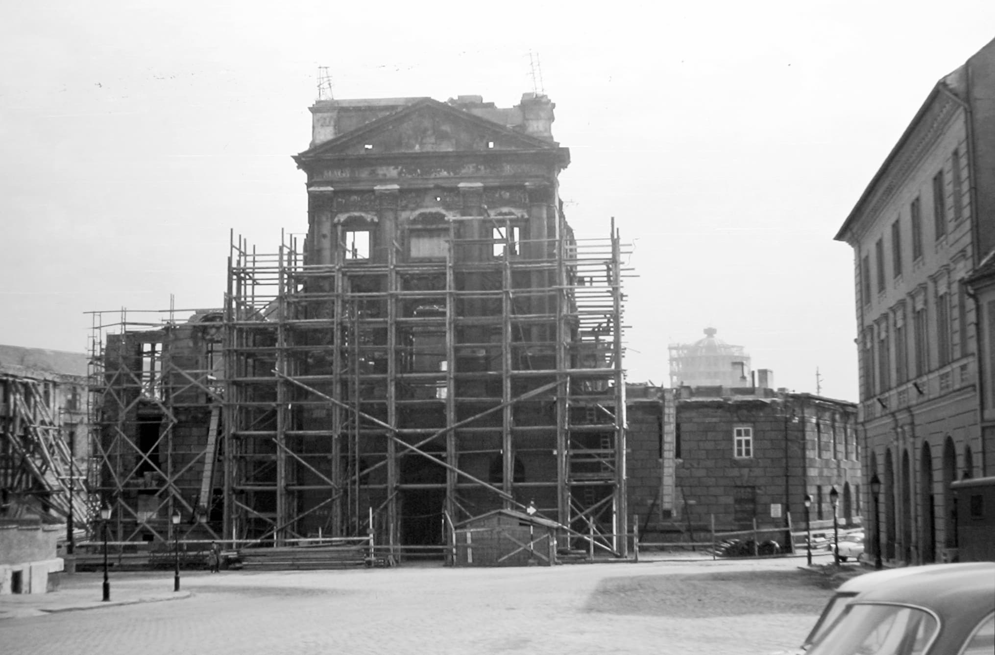 Dísz tér: The Honvéd Headquarters