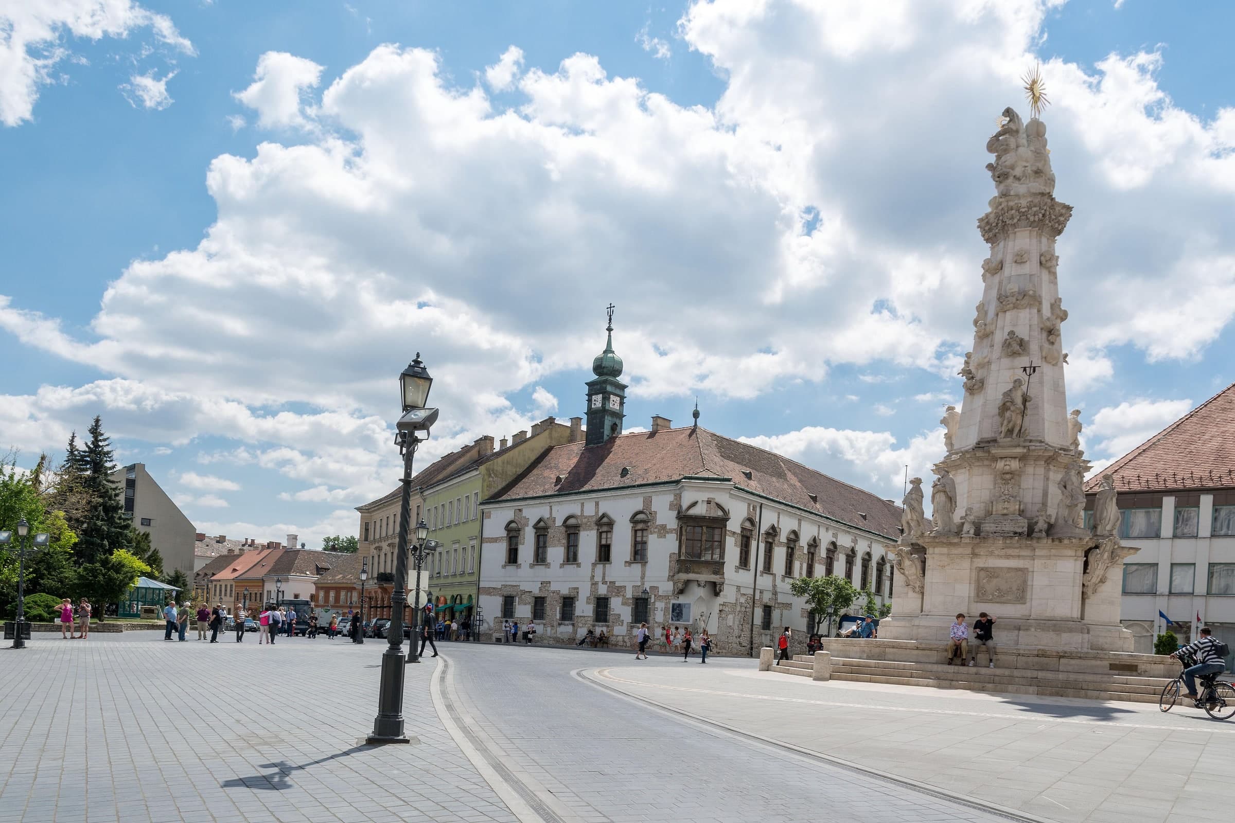 Matthias Church: Holy Trinity Square and the Plague Column