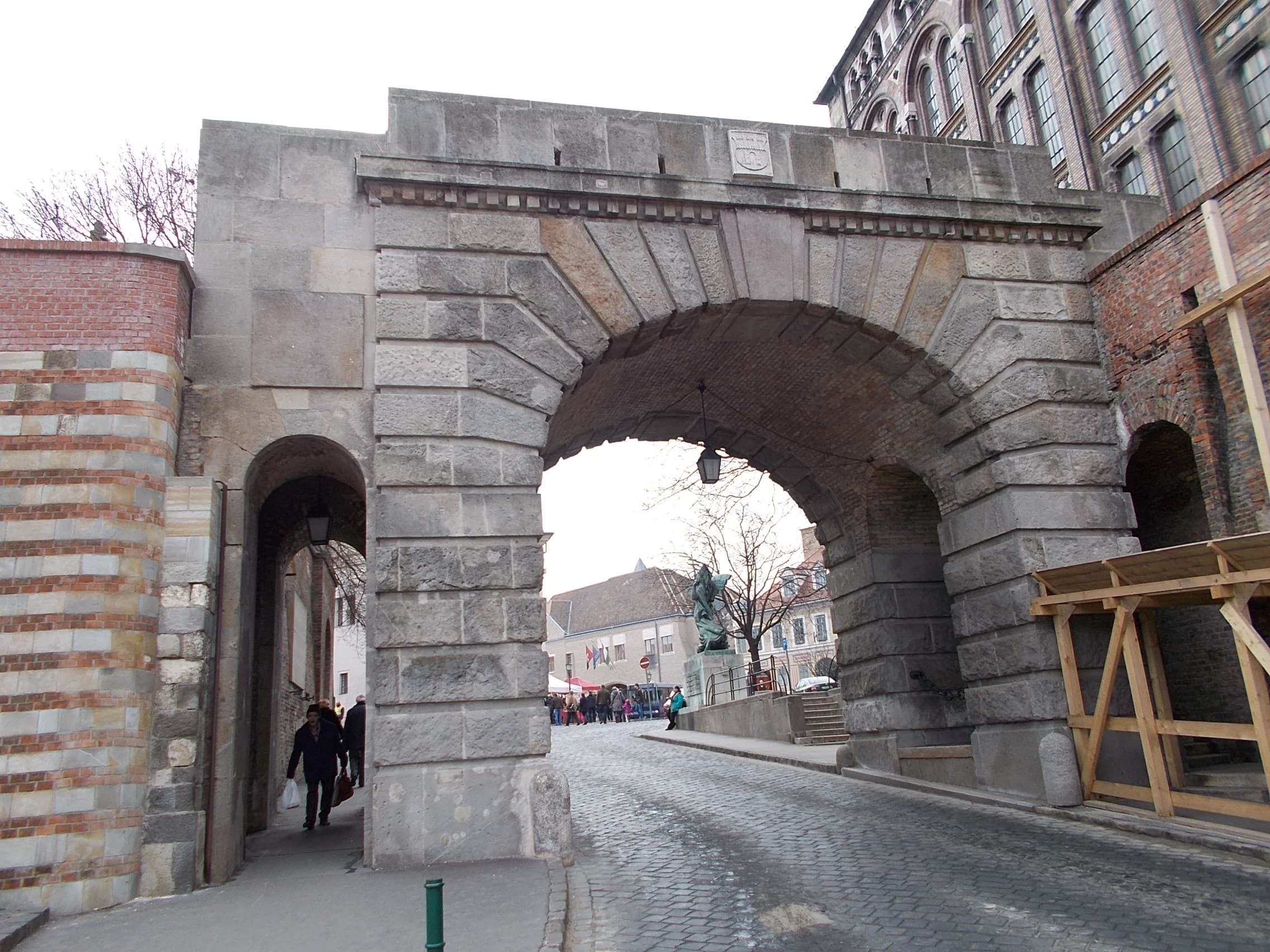 Vienna Gate: The 1936 Victory Monument