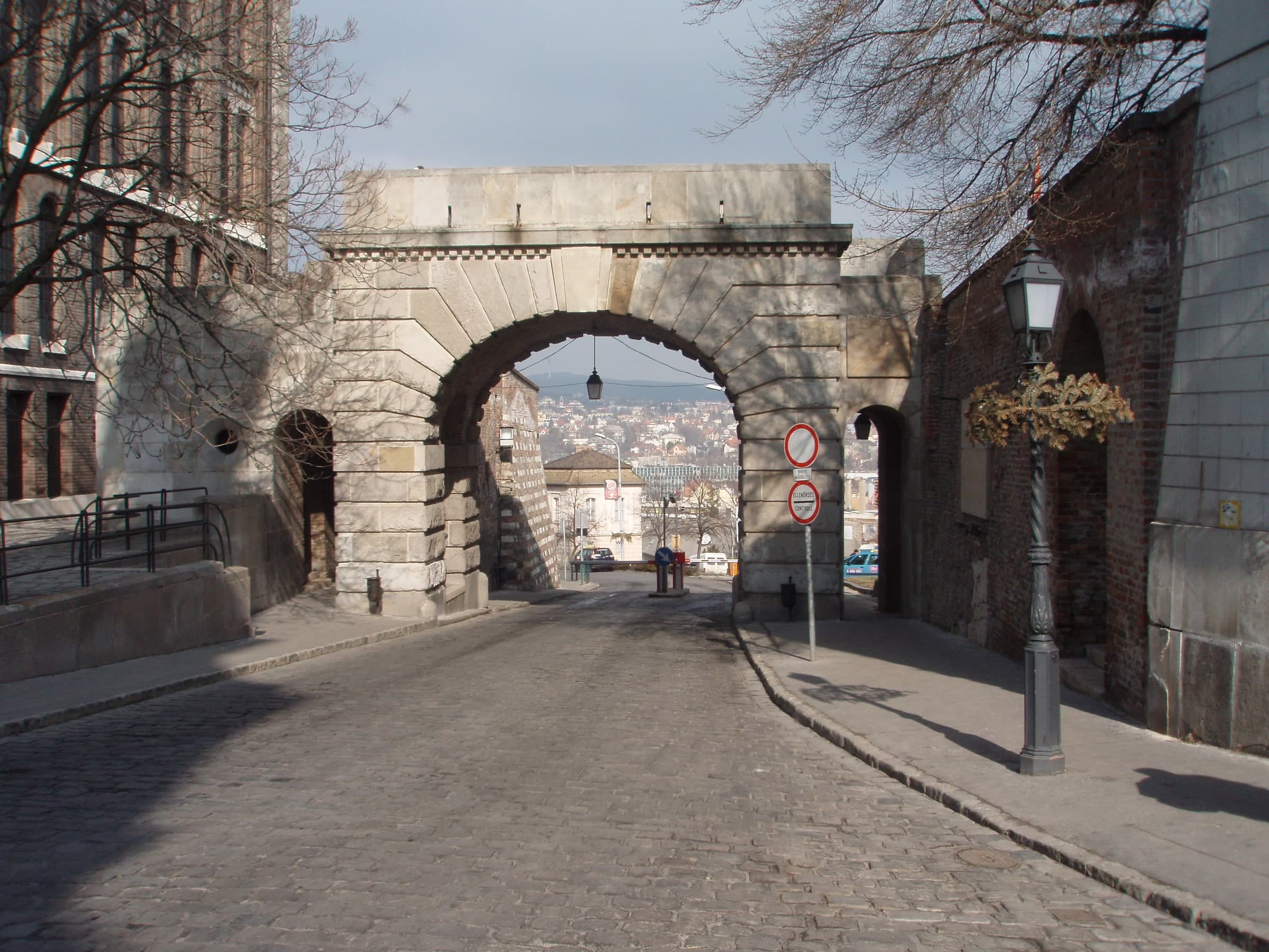 Vienna Gate: The 1936 Victory Monument