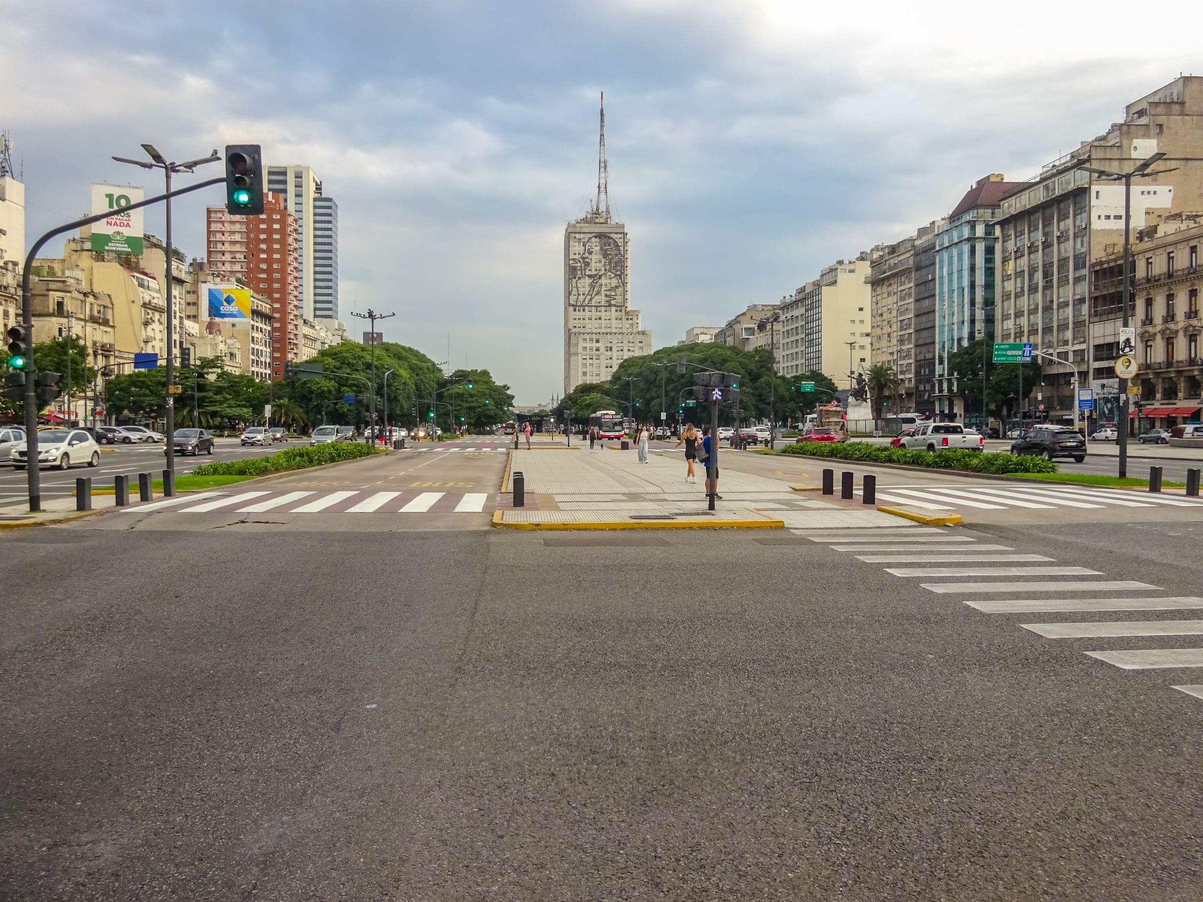 Avenida Nueve de Julio: Evita Over the Avenue