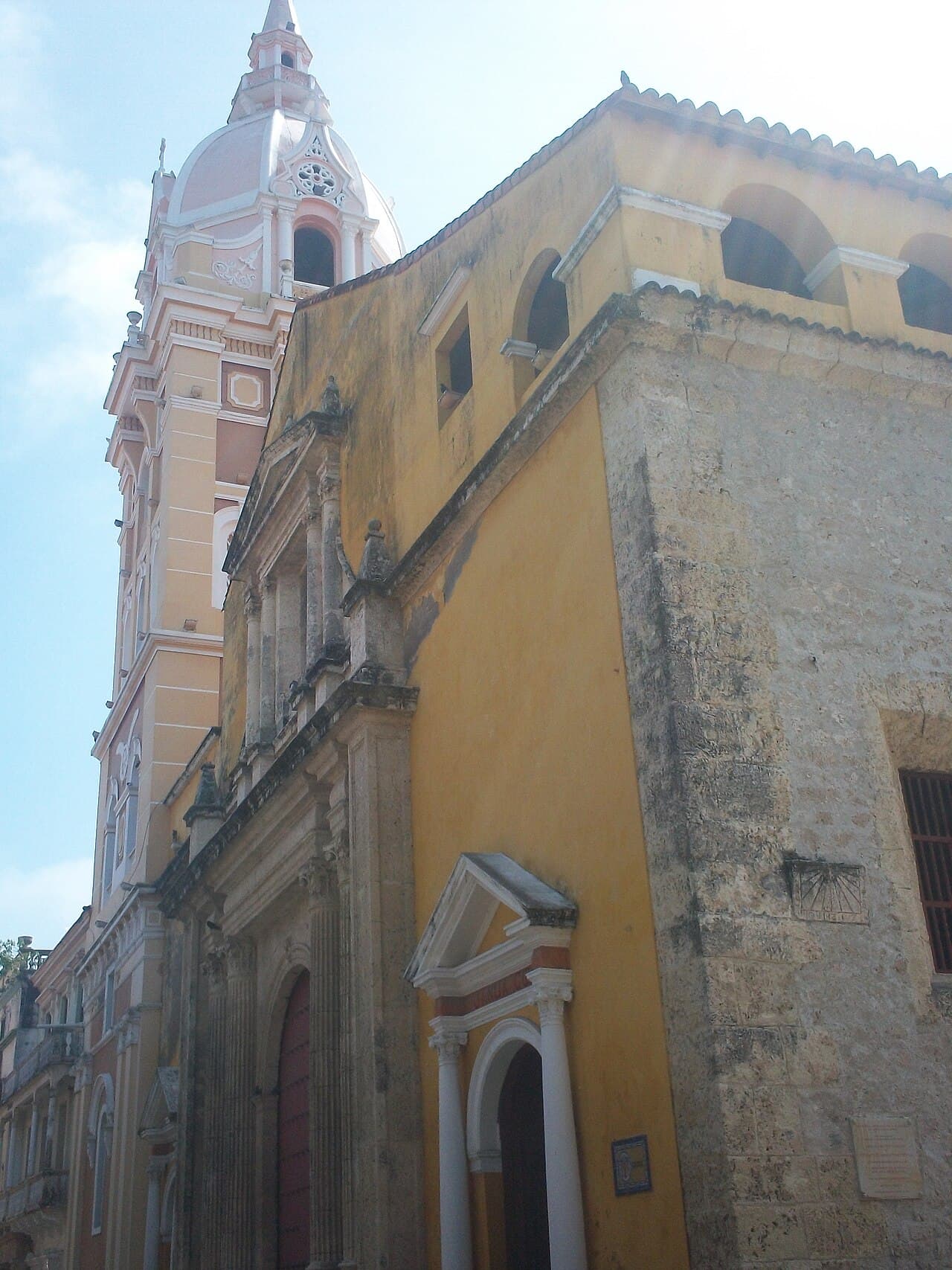 Plaza de la Proclamacion: Drake's Warning Shot