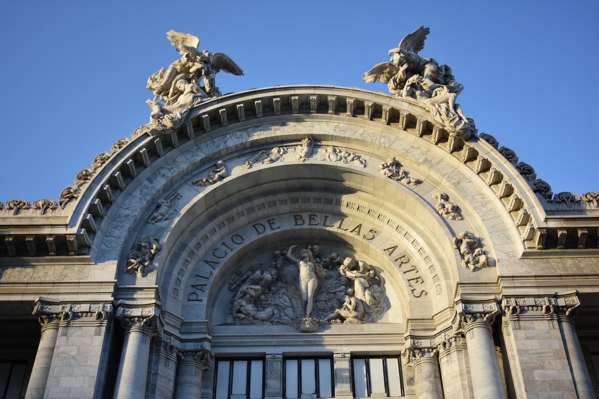 Palacio de Bellas Artes: Two Mexicos in One Building