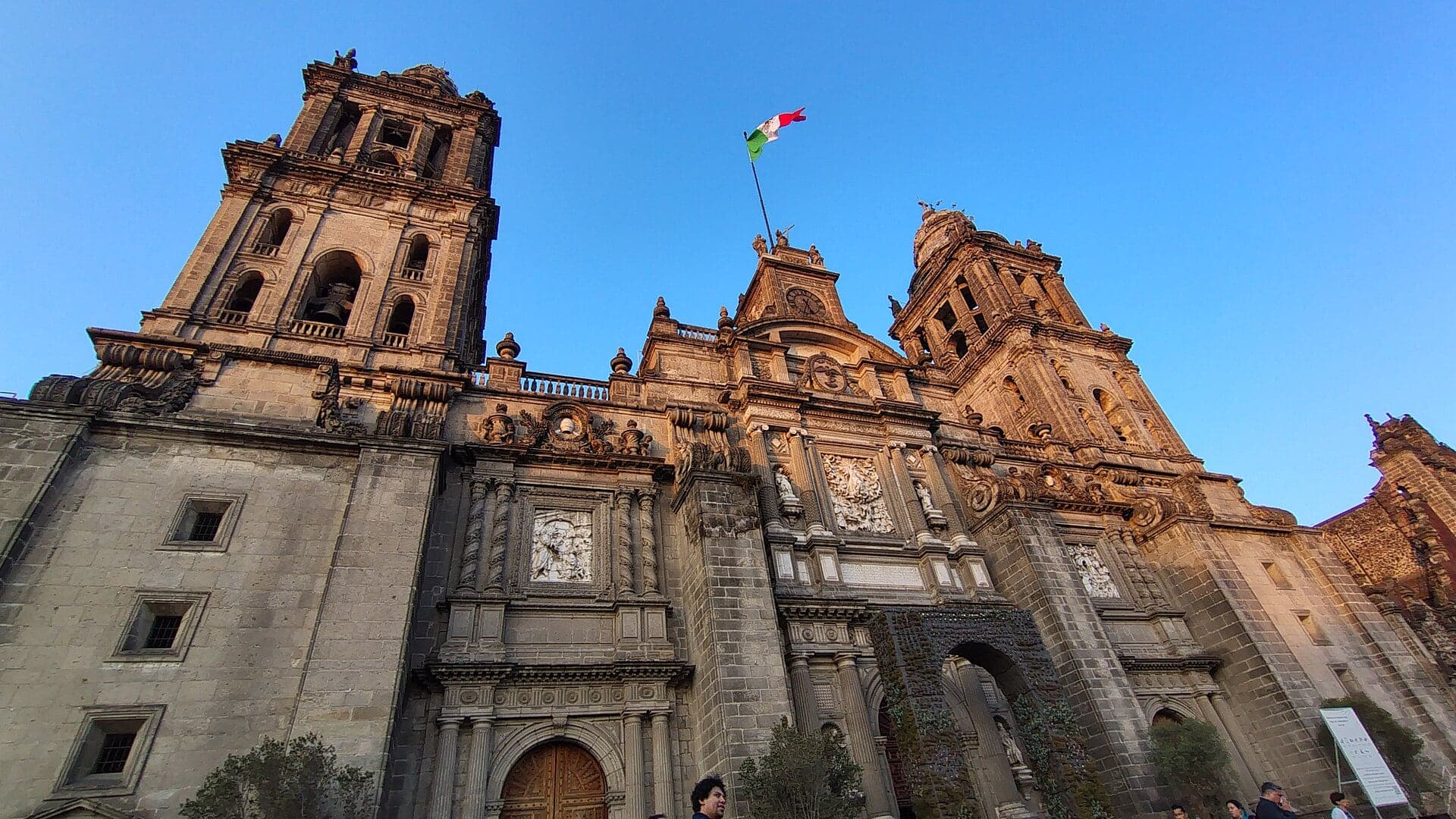 Metropolitan Cathedral: Sinking on Purpose
