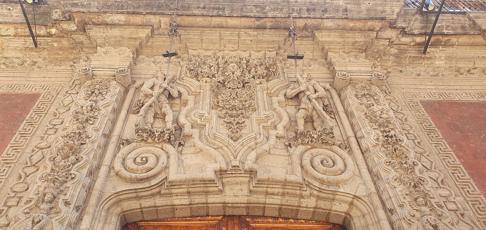 Palacio de Iturbide: An Emperor at the Door