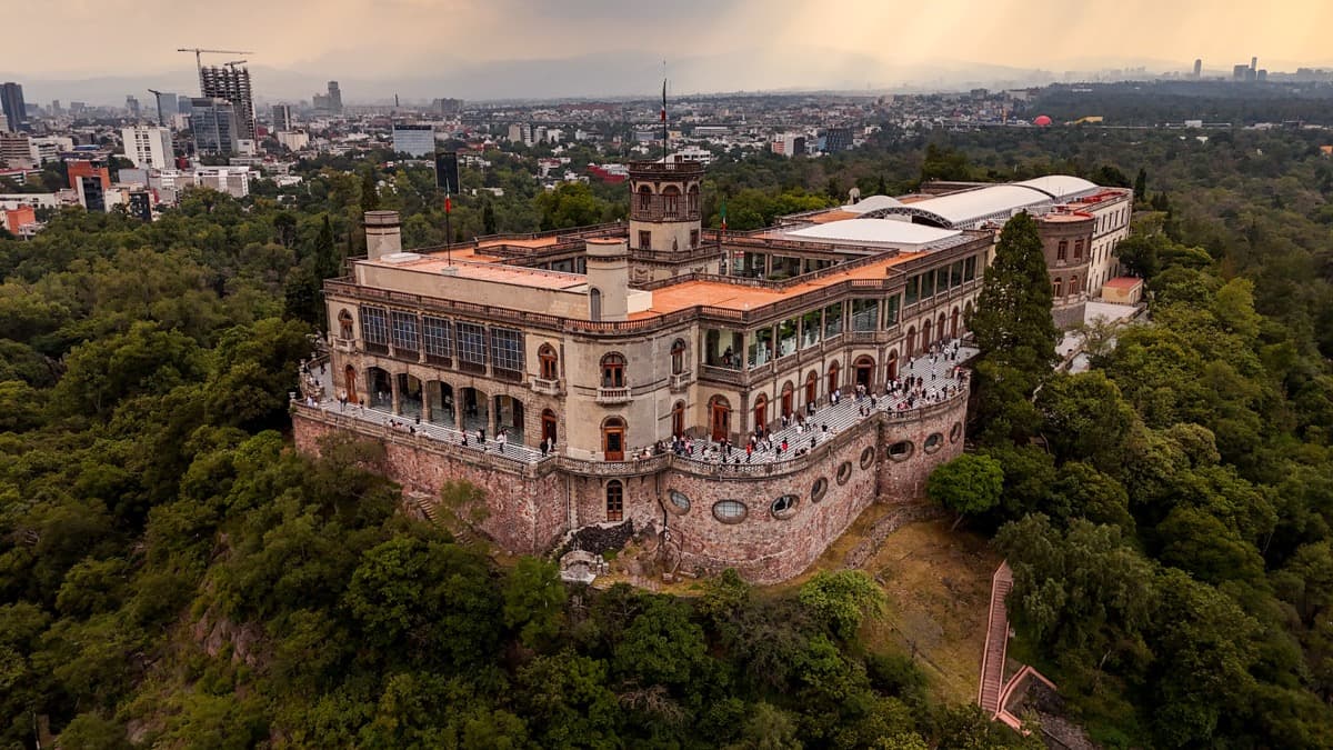 Chapultepec: The Hill Beneath the City