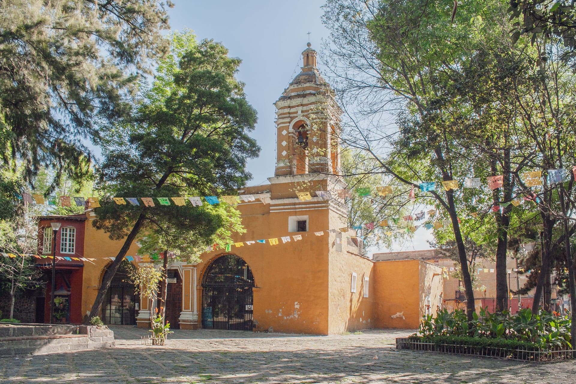 Plaza Santa Catarina: A Chapel Built Open to the Air