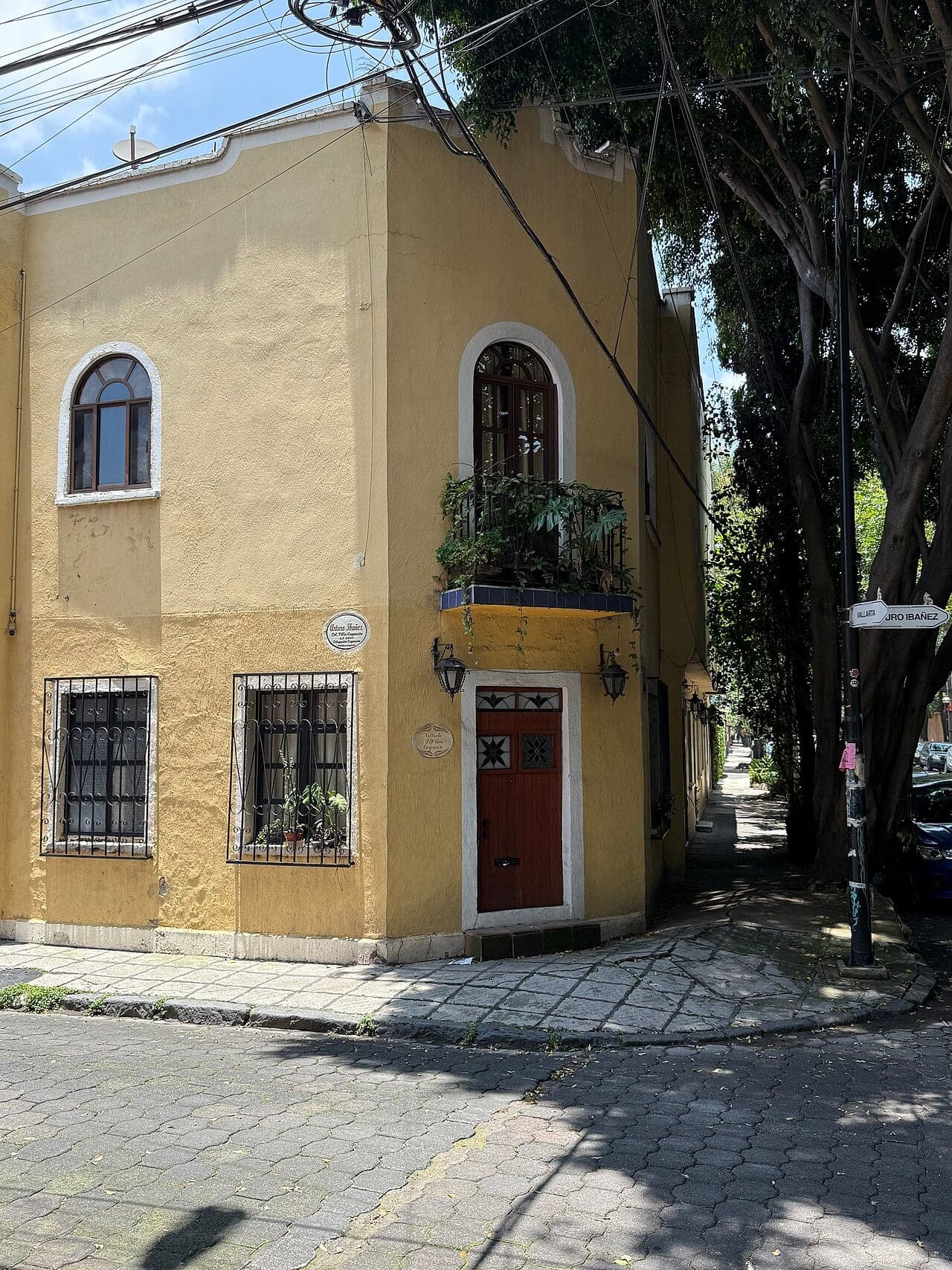 Casa de la Malinche: The Red House and Its Legend